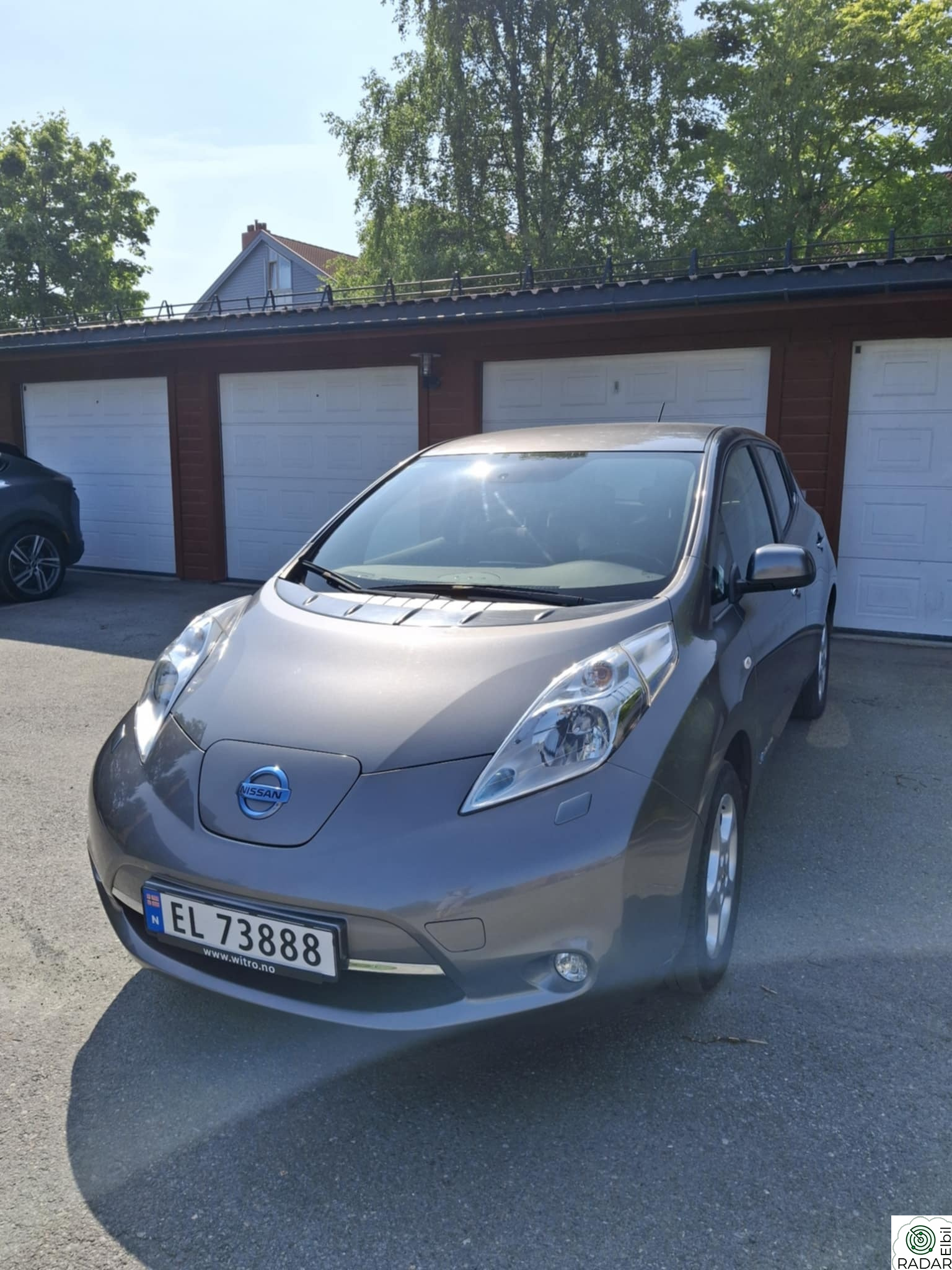 NISSAN LEAF
