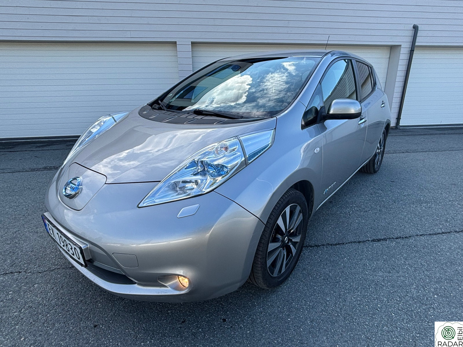 NISSAN LEAF 24kWh Tekna 24kWh (K) - 1 eier, 12/12 batteri, mye utstyr
