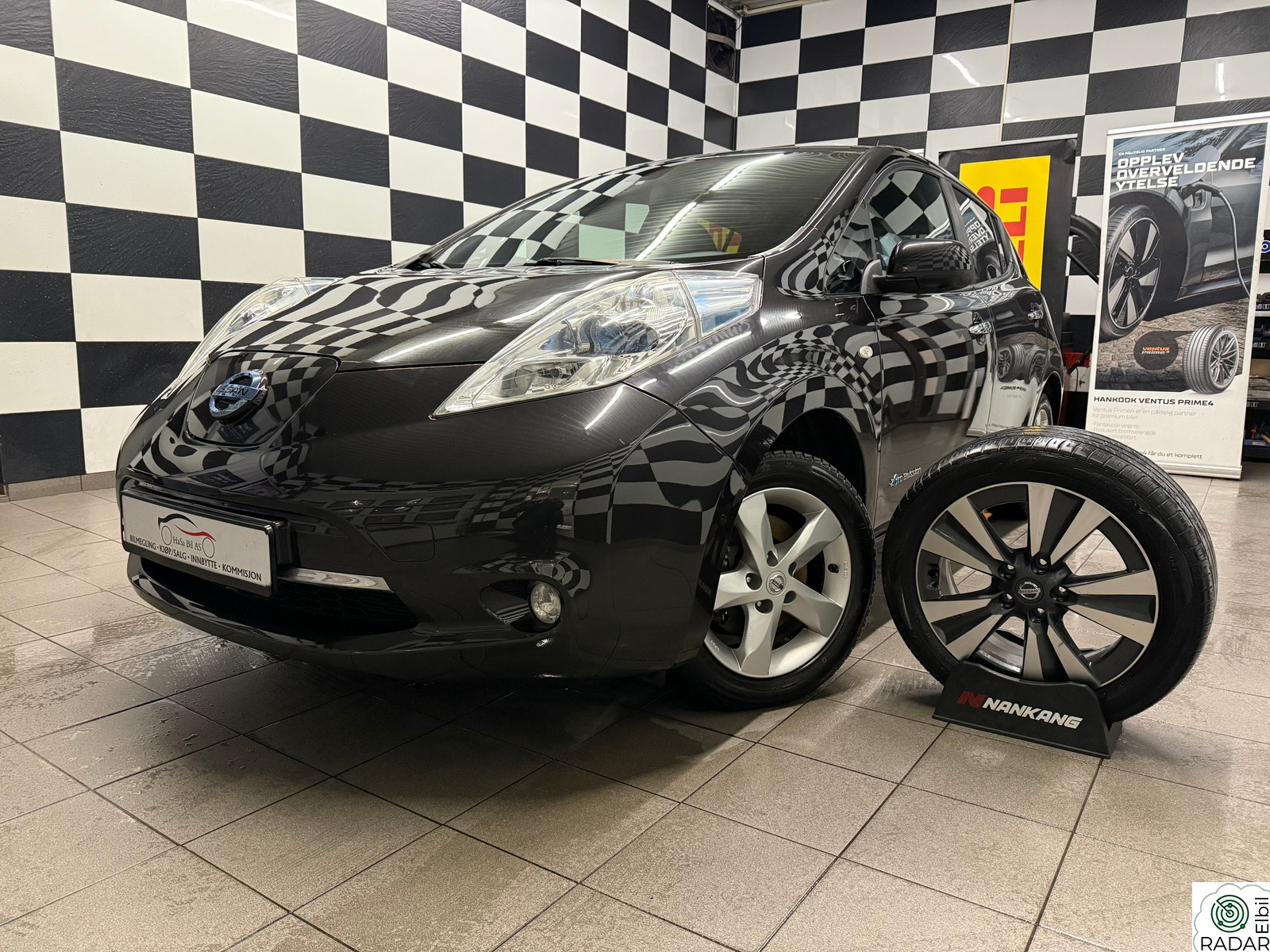 NISSAN Leaf 30kWh 30KW*TEKNA*SKINN*LAV KM*TOPP UTSTYRT*ALT+*NY SERVICE+EU