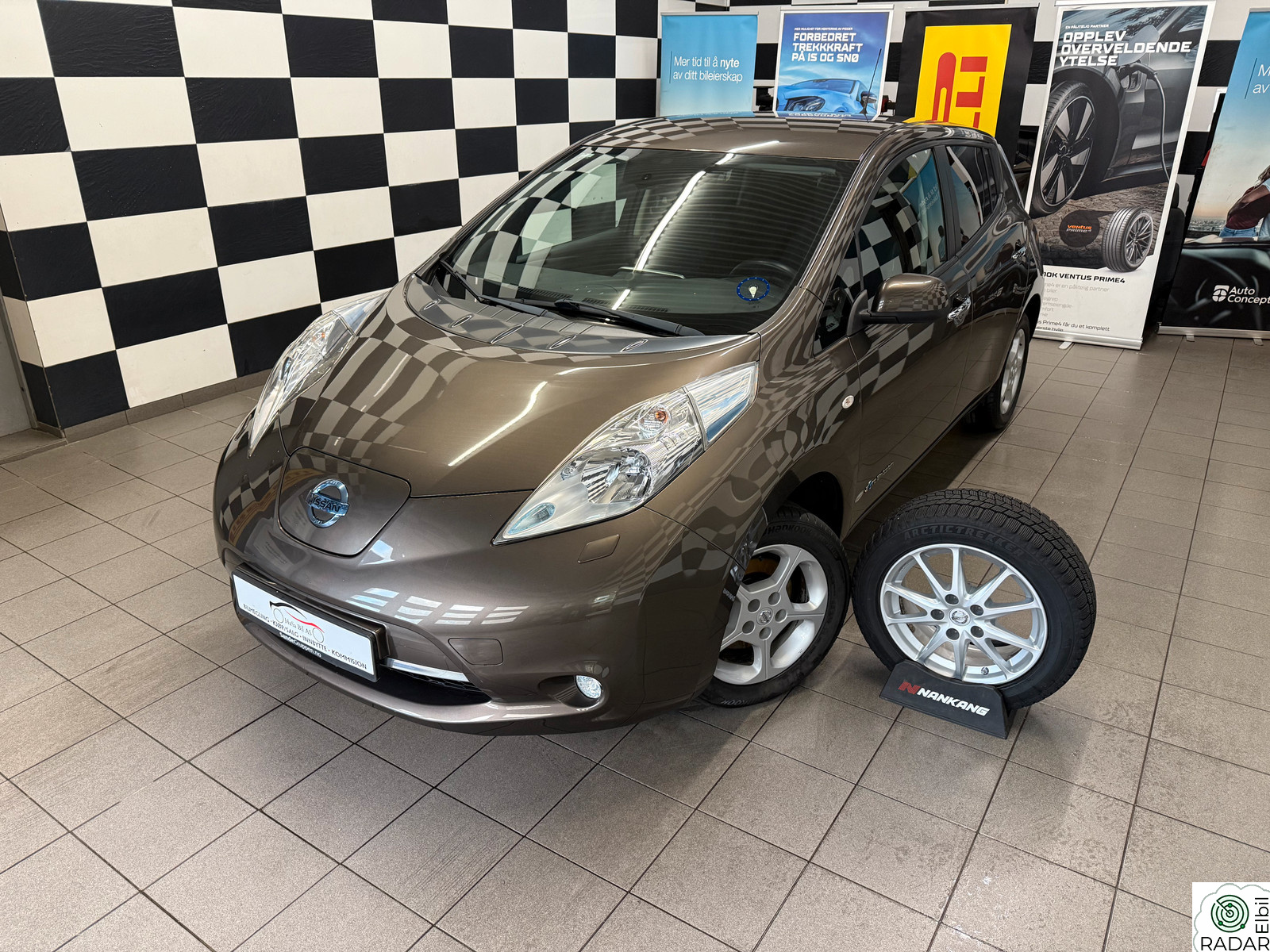NISSAN LEAF 24kWh LAV KM*TOPP UTSTYRT*11/12 STREKER*NY SERVICE+EU*