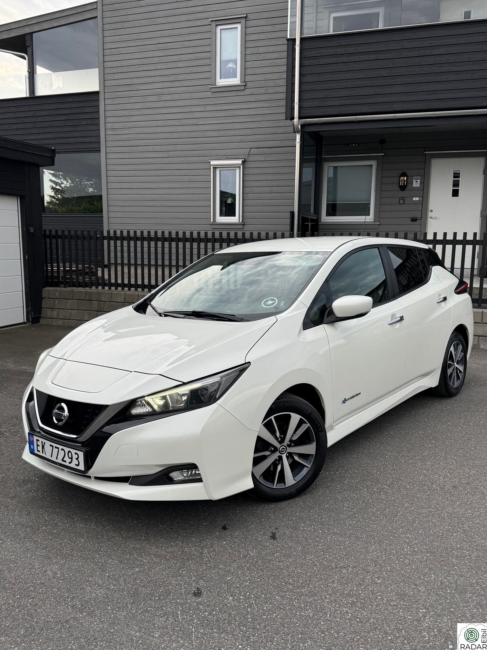 NISSAN LEAF 40kWh 40KWT - V.PUMPE - EU 04.2028 - GODE DEKK - VELHOLDT