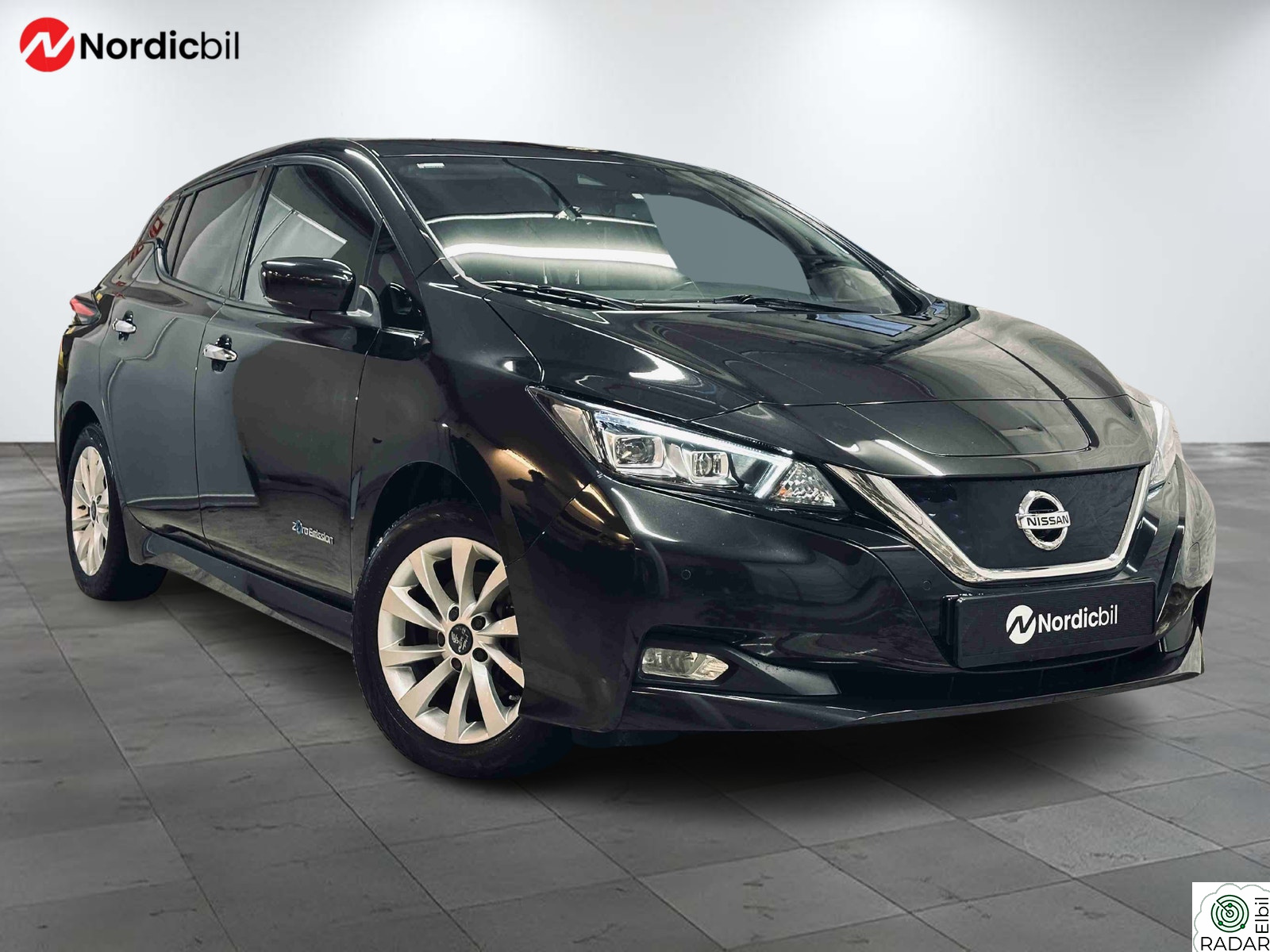 NISSAN LEAF 40kWh Acenta 40Kwh/ ProPILOT / 360 Kam / Carplay / e-Pedal