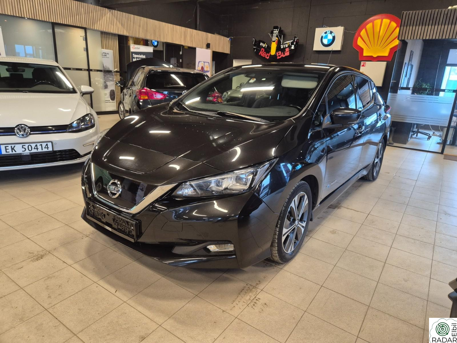 NISSAN LEAF 40kWh 2 eiere/Skinn/NY EU/ DAB/ 360 kamera/ TEKNA