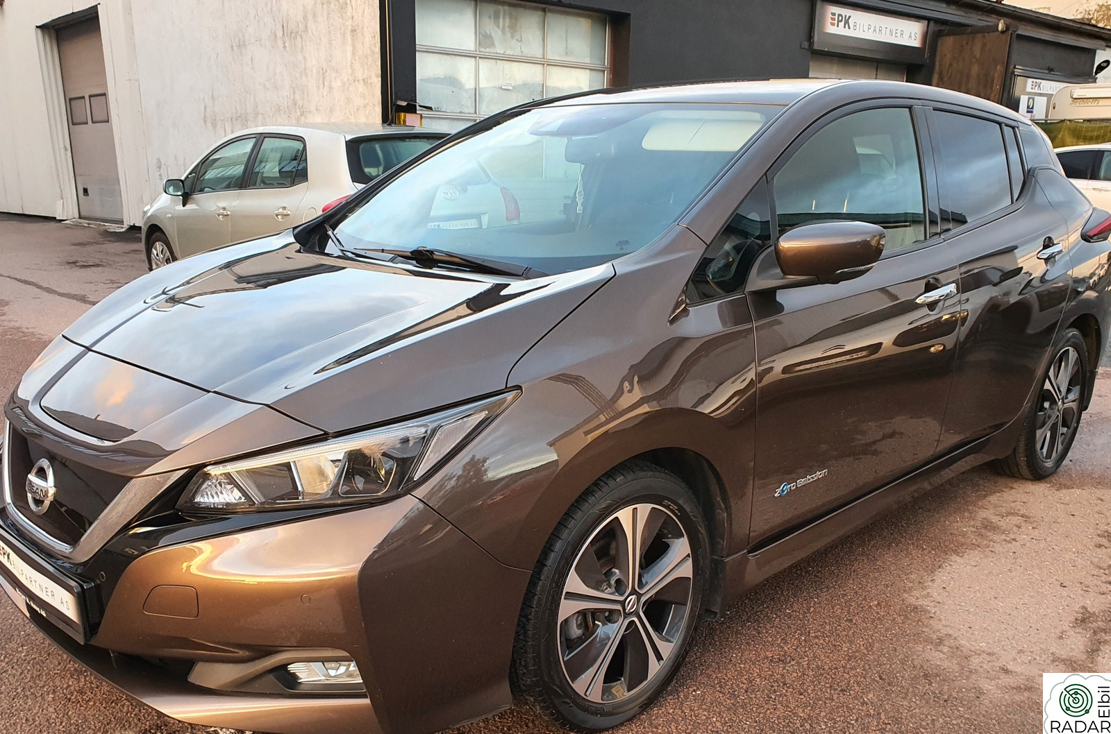 NISSAN LEAF 40kWh Kamera 360 / Adaptiv CC / Servicehefte / +++