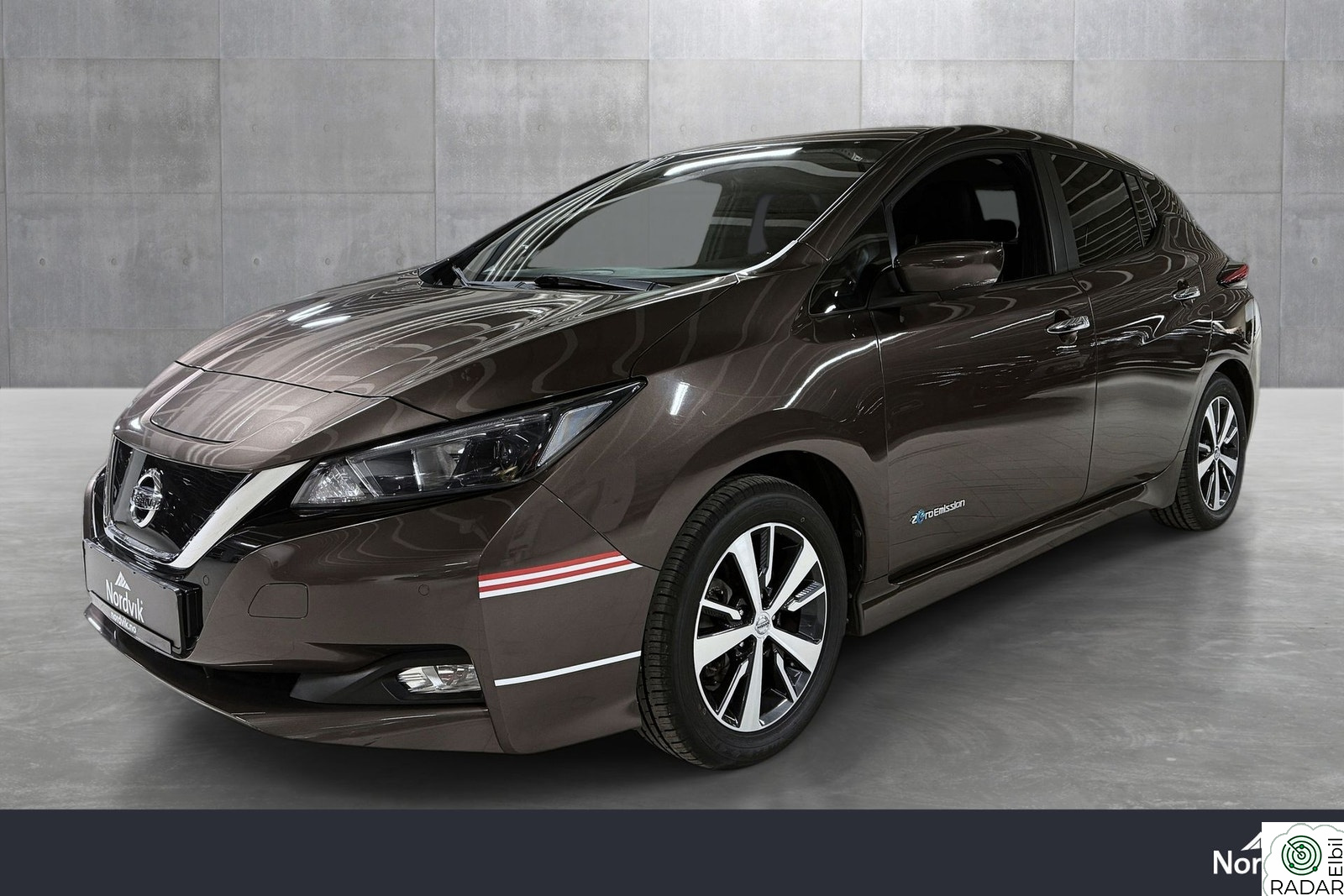 NISSAN Leaf 40kWh 40KWh Acenta, 360 kamera ,Navi, Keyless