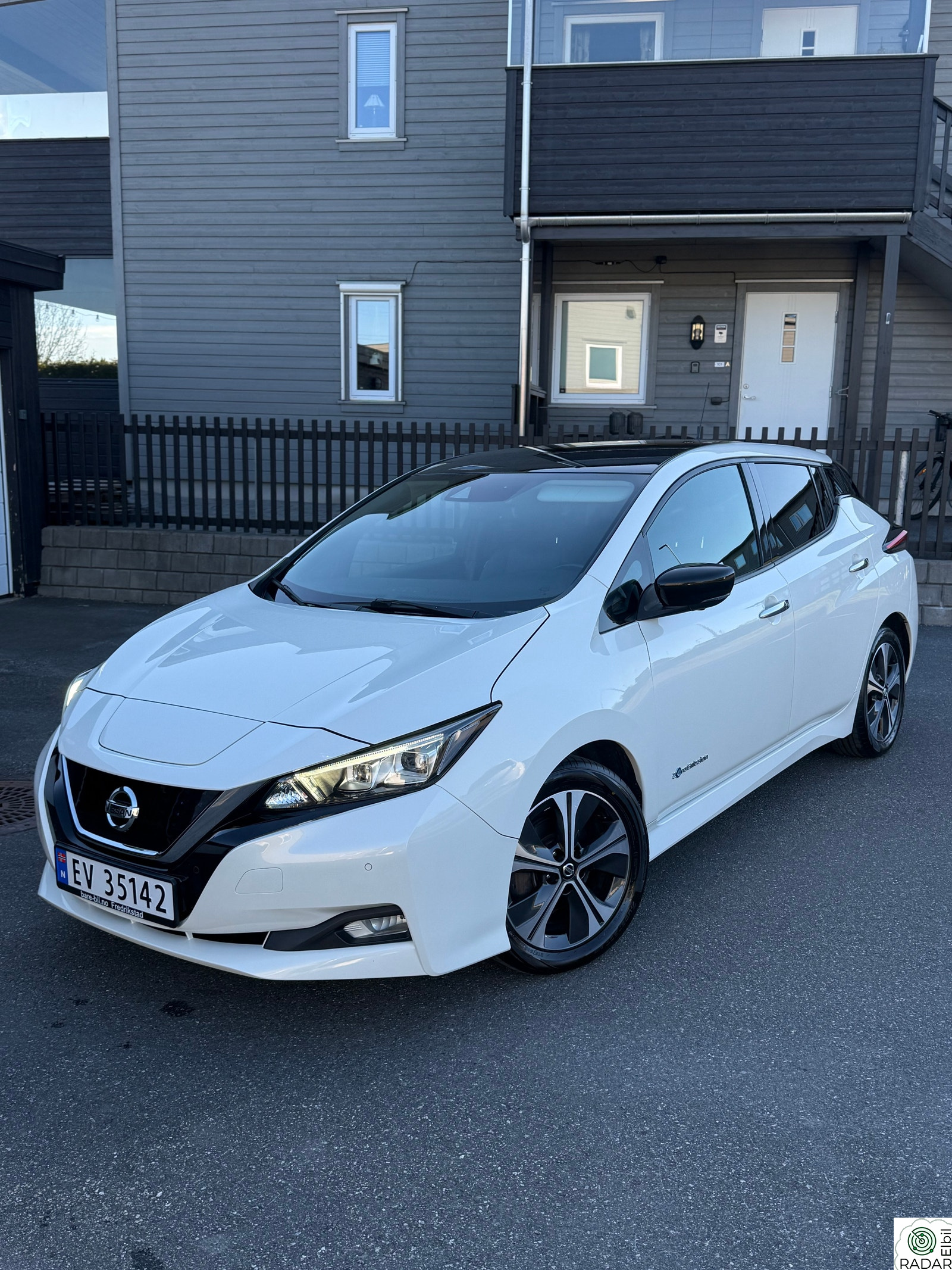 NISSAN Leaf 40kWh TEKNA - NY SERVICE - V.PUMPE - 8 NYE DEKK