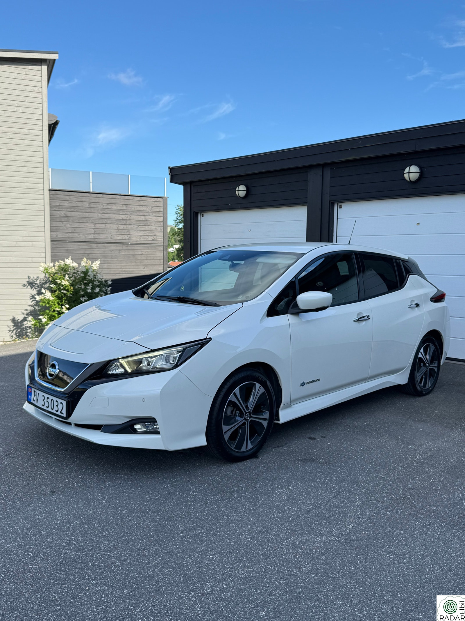 NISSAN Leaf 40kWh 40KWT / TEKNA / FULL SERVICEHISTORIKK / 8 NYE DEKK