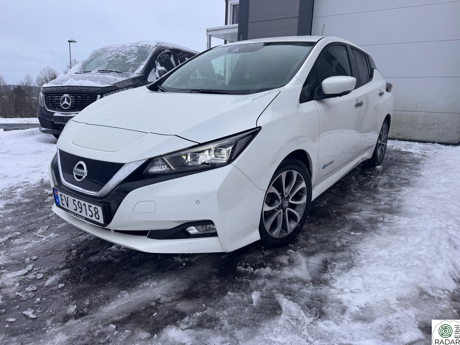 NISSAN Leaf 40kWh 40KWH,EU-OK 3-27,TEKNA,NAVI,360KAMERA++