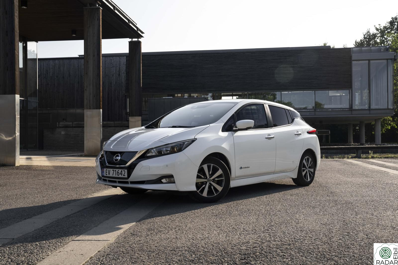 NISSAN Leaf 40kWh N-CONNECTA / EU2025 / S+V / GARANTI / 360 KAMERA