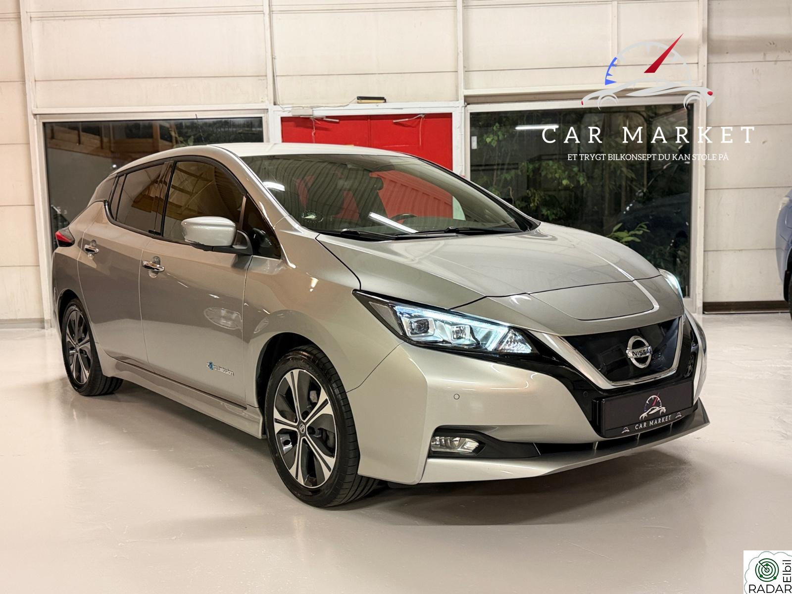 NISSAN Leaf 40kWh 40kWh Tekna ACC Navi Rattvarme 360-Kam Ny service!