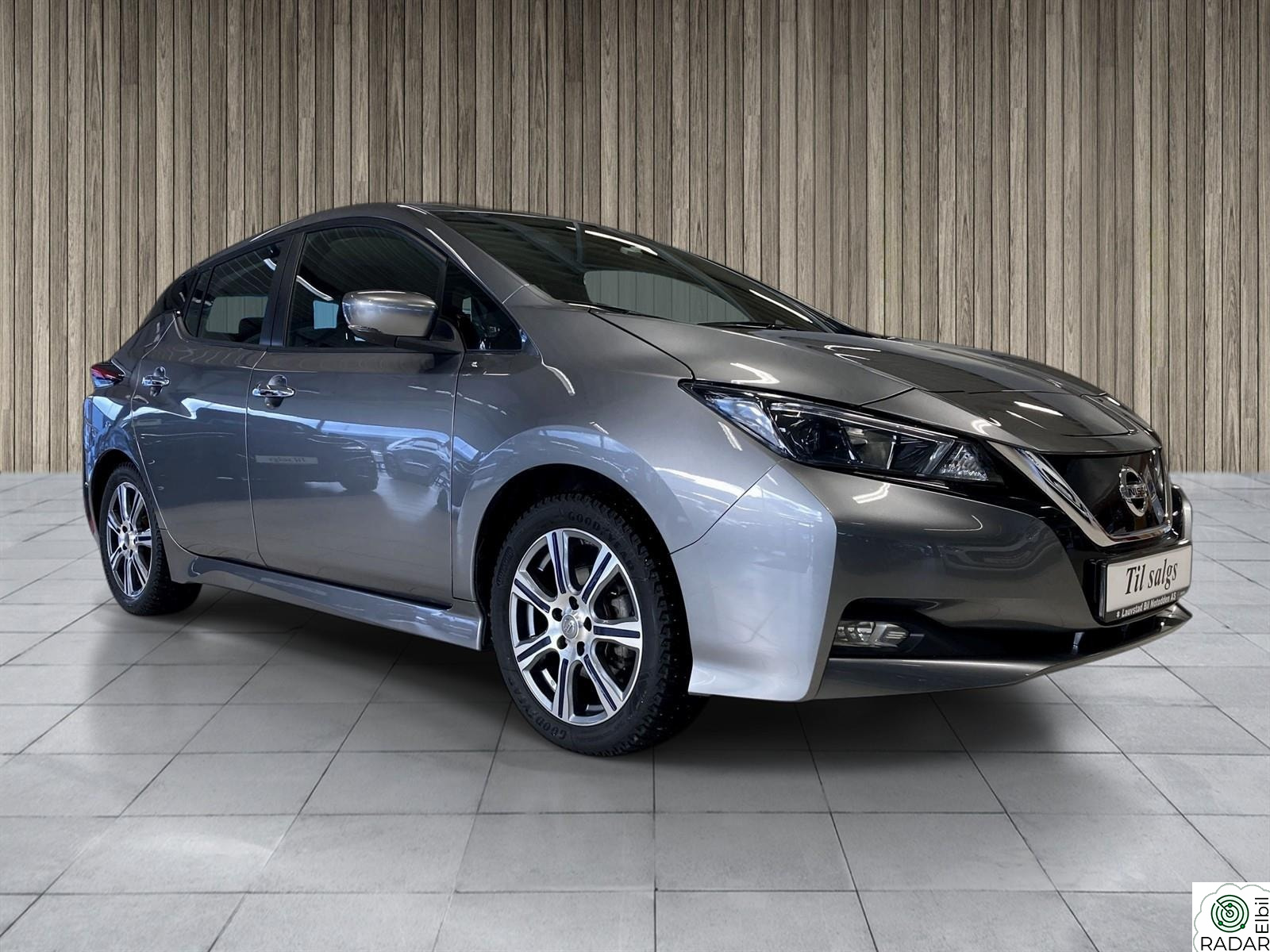 NISSAN Leaf 40kWh 40KWH, N-Connecta, delskinn
