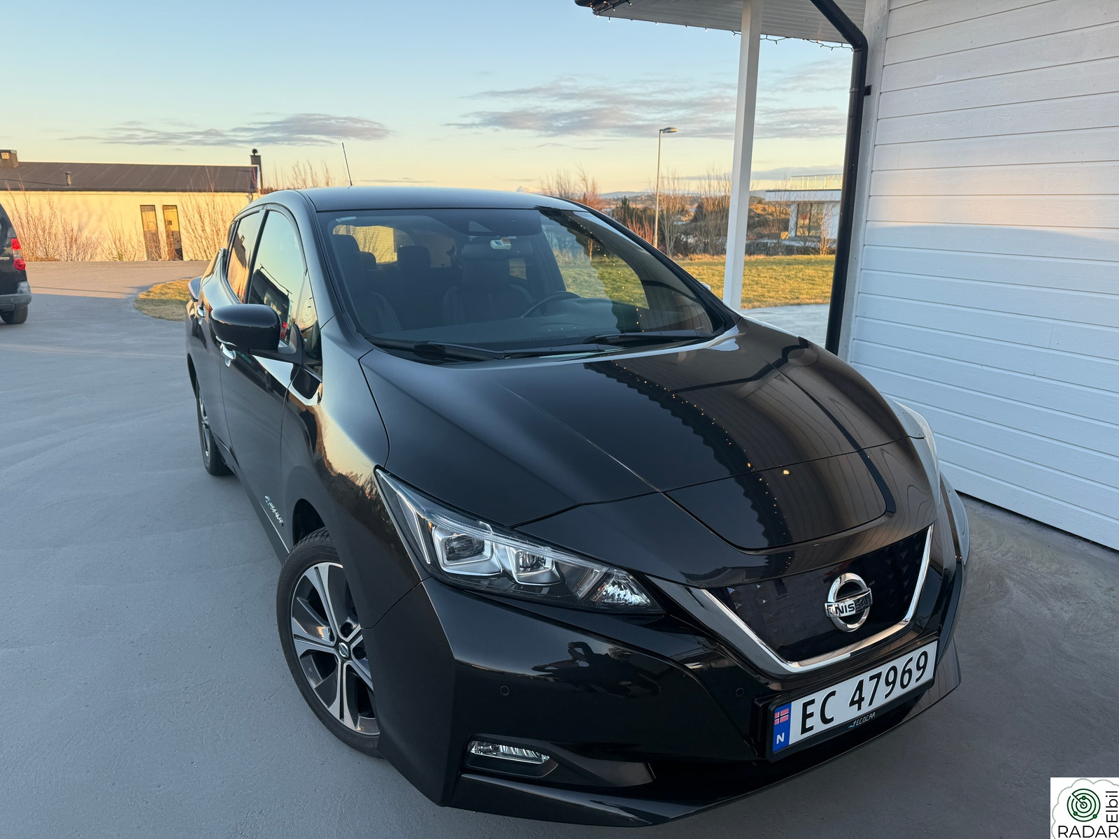 NISSAN Leaf 40kWh Ze1