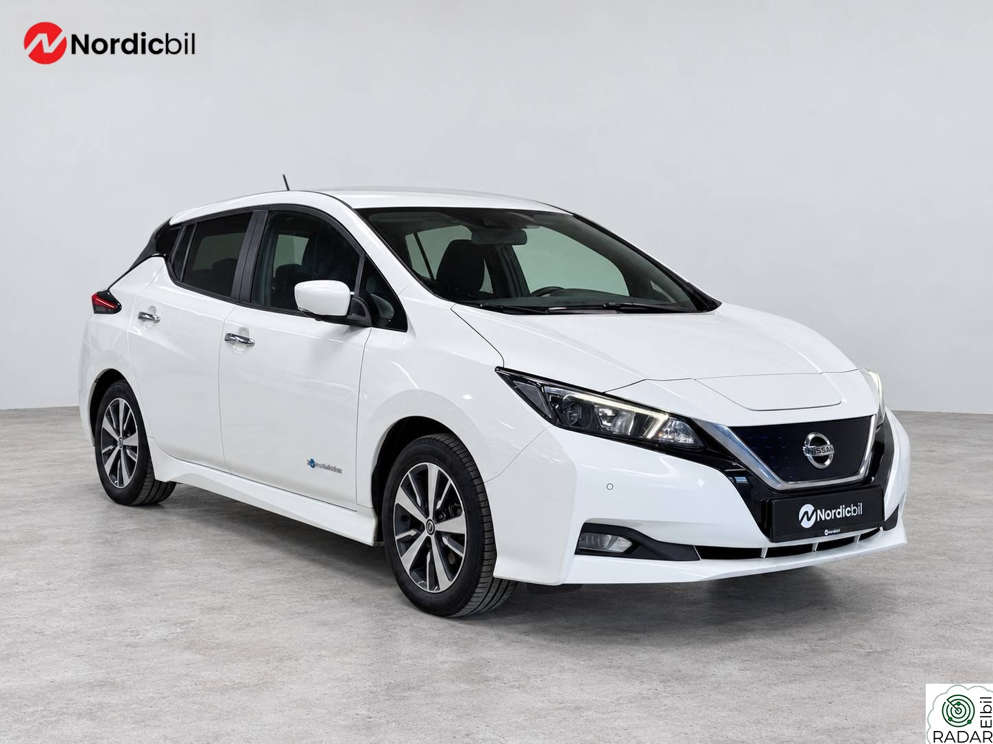 NISSAN Leaf 40kWh 360 kam, Rattvarme, CarPlay, Adaptiv Cruise