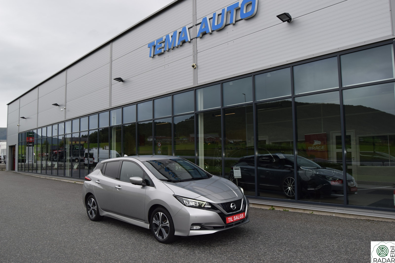 NISSAN LEAF 40kWh N-Connecta. 1 eier. lav km. Som ny.  Ny bil garanti.