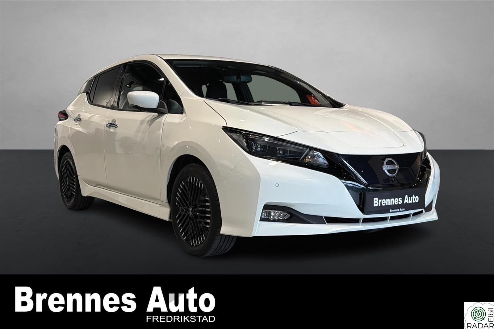 NISSAN LEAF 40kWh 40kWh N-Connecta / Apple Carplay/ Navi/ Isofix mm.