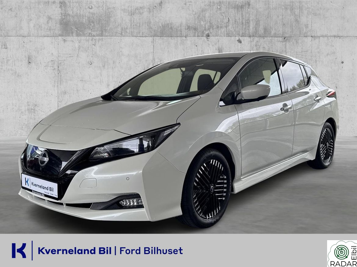 NISSAN Leaf 40kWh Acenta 39kWh | R.kam | ACC | 360kam | Navi ++