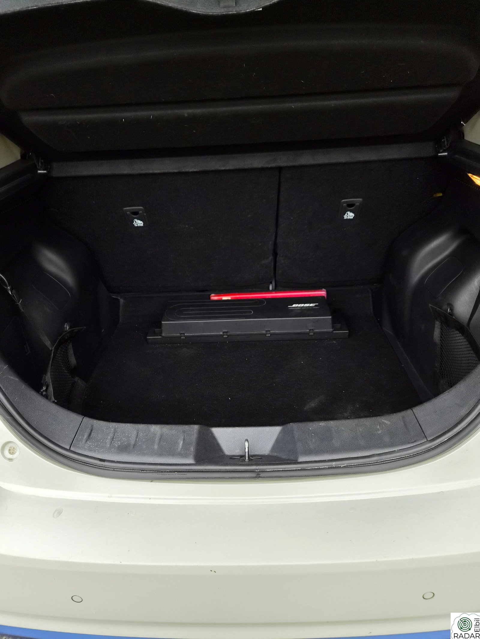 MERCEDES-BENZ EQB 300 4MATIC