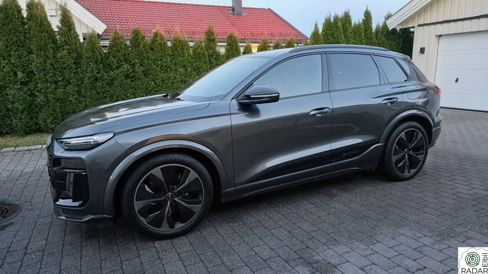 AUDI SQ6 SUV e-tron Quattro Tech Pro Black Edition