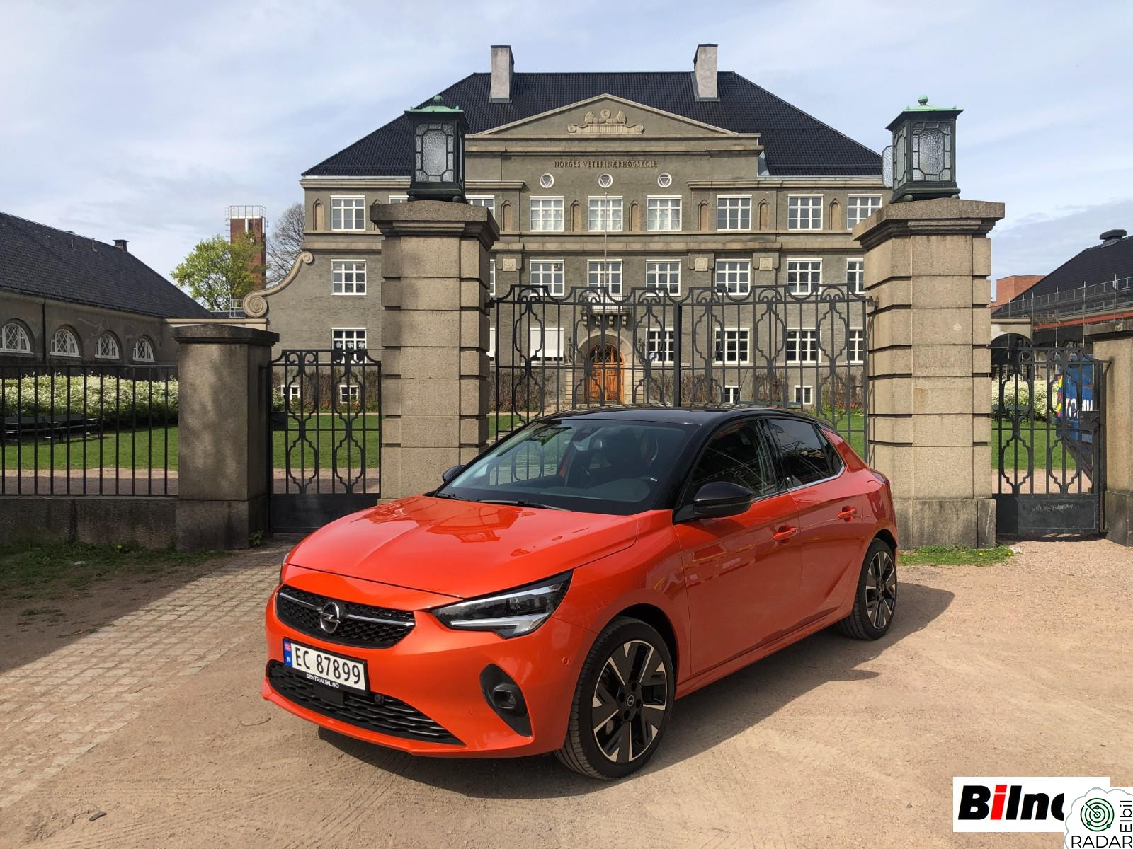 OPEL CORSA 50 kWh // Elegance // CarPlay // Kamera // 17" Sommer