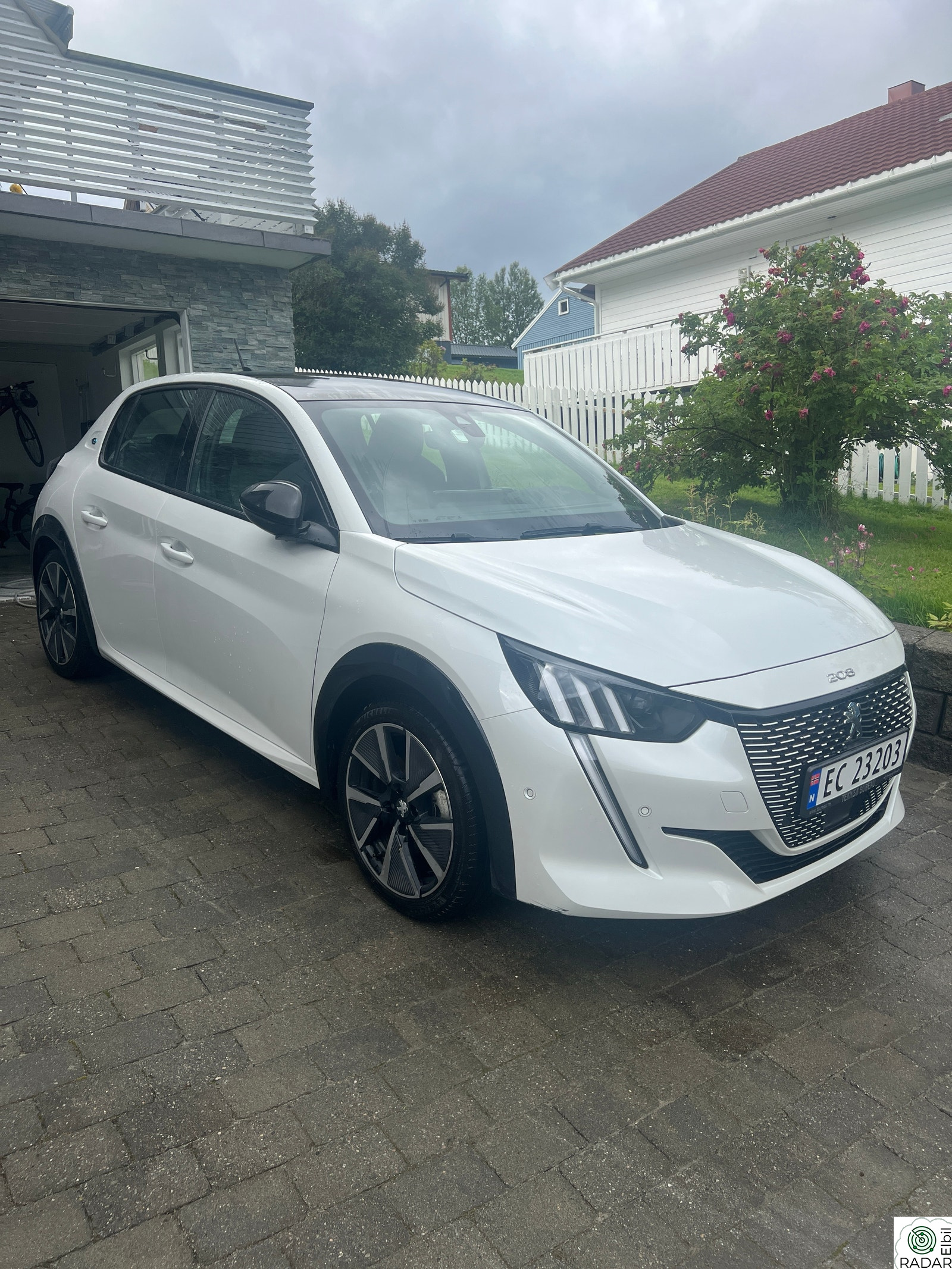 PEUGEOT 208 GT 136hk topputstyrt, perlemorlakk, glasstak
