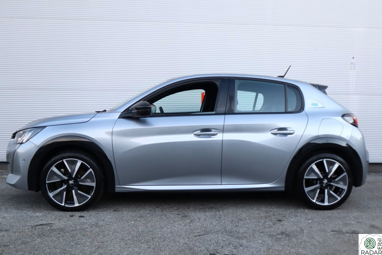 PEUGEOT 208 e-208/GT-LINE/136HK/CARPLAY/R.KAM/NAVI/DAB/BT+++