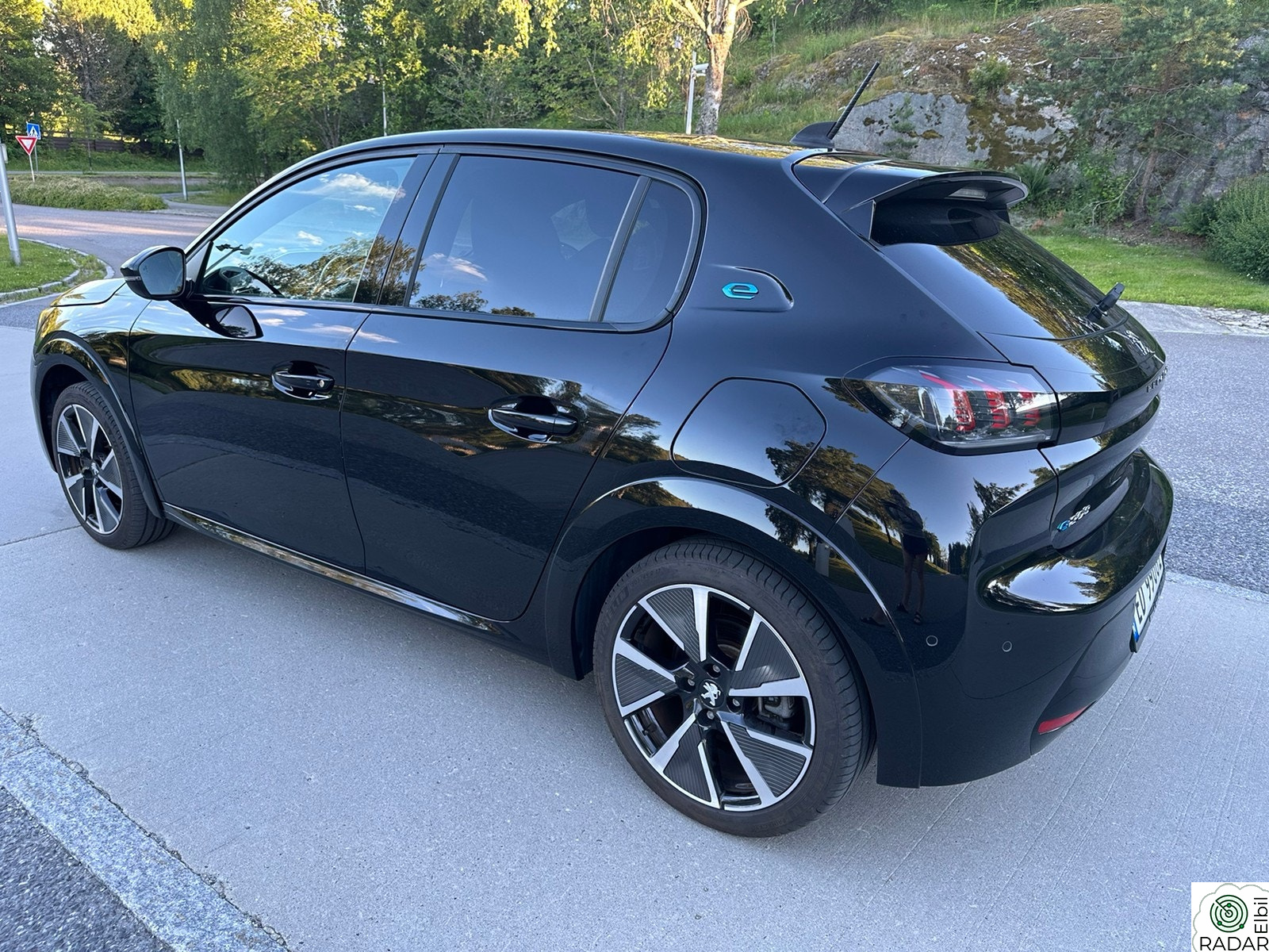 PEUGEOT 208 GT 136hk