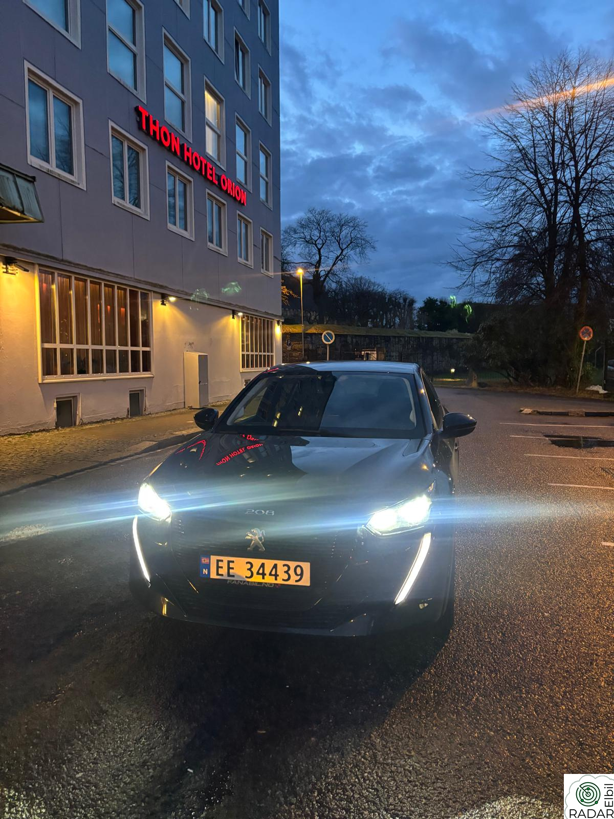 PEUGEOT 208