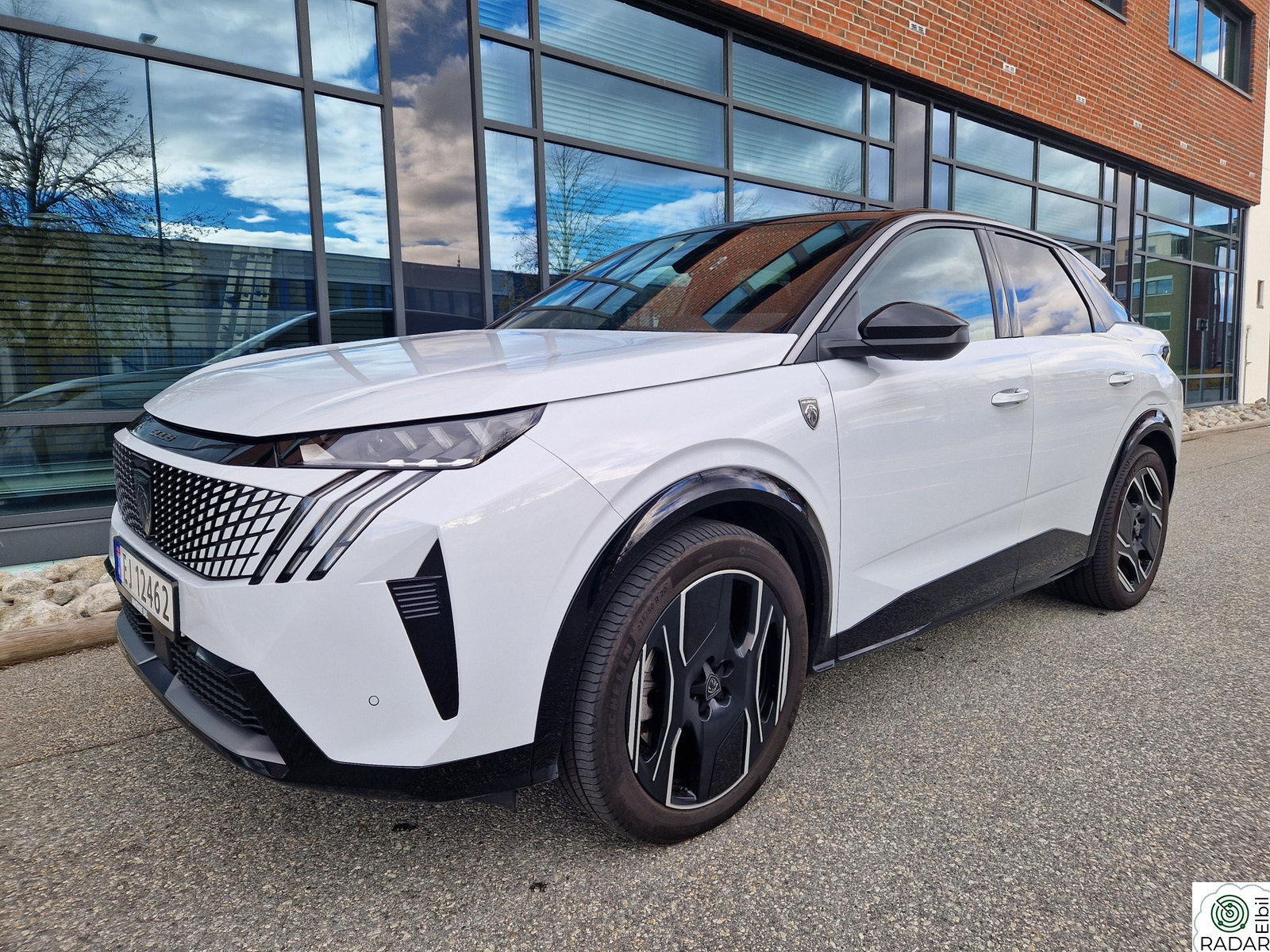 PEUGEOT 3008 GT 210hk ALT UTSTYR-HENGERFESTE-SOLTAK-MASASJE-FOCAL++