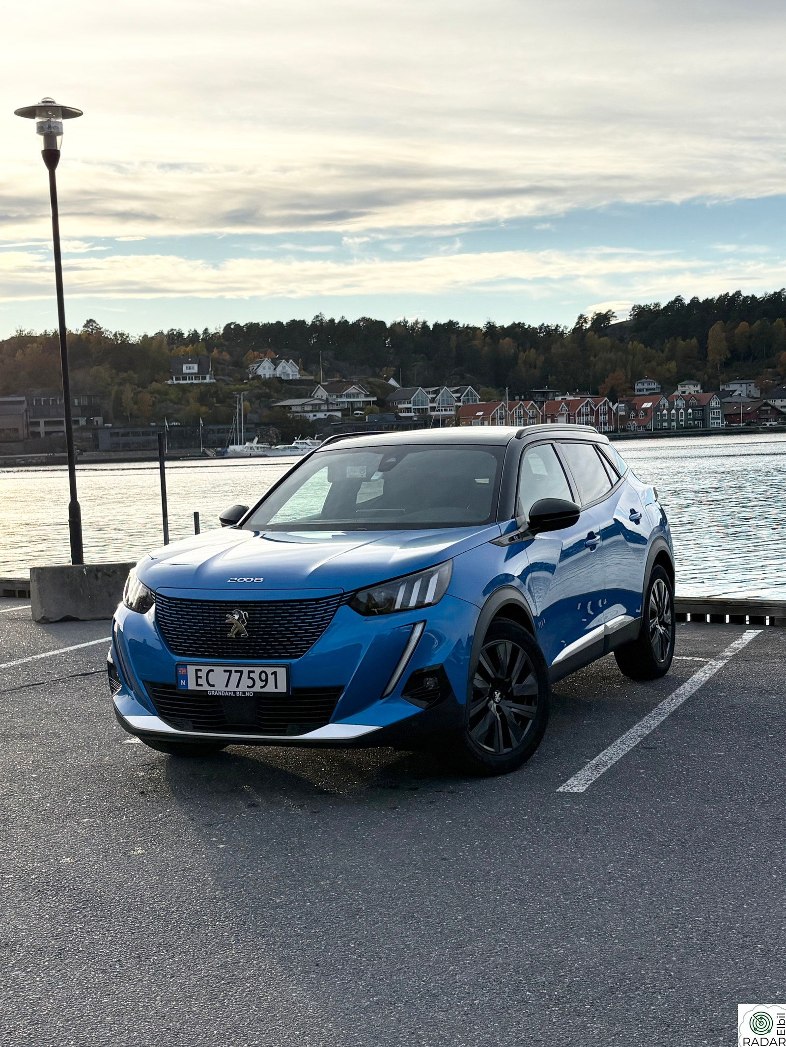 PEUGEOT 2008 e-2008 / DAB+ / GPS / Garanti / Naf