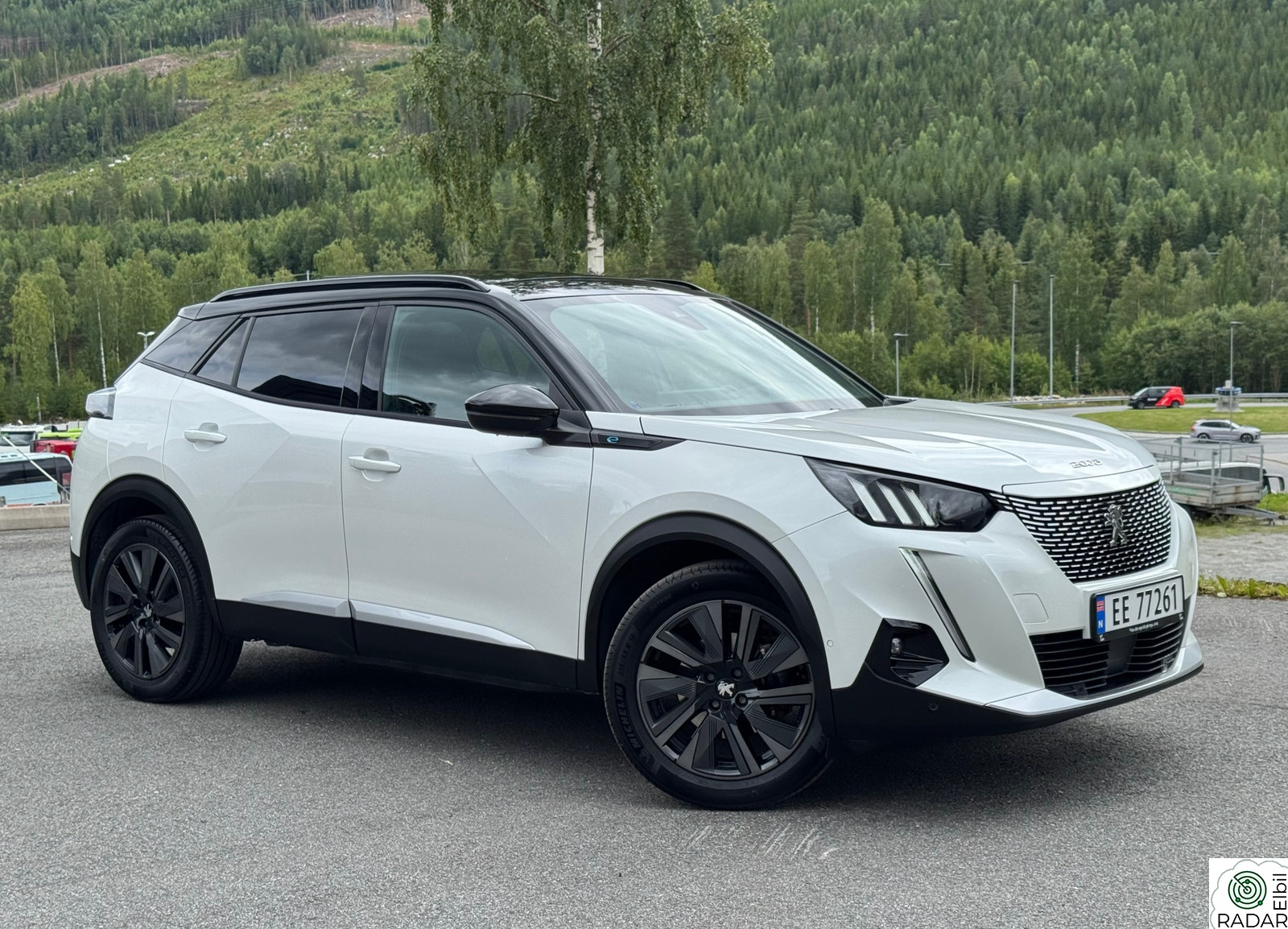 PEUGEOT 2008 GT utgave/136Hk/Panorama/LED/ACC/Kamera/Navi/18"