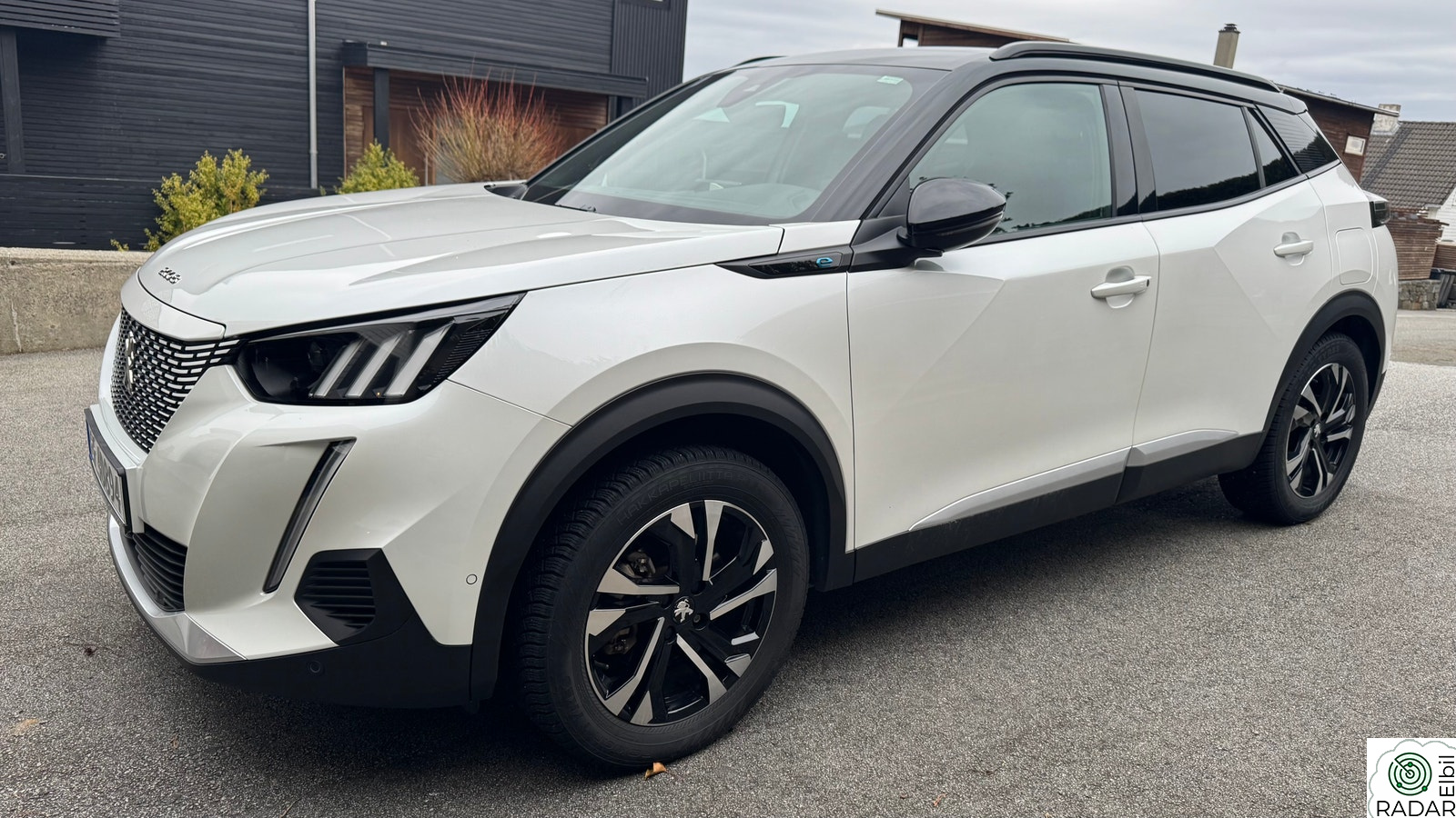 PEUGEOT 2008 GT 136hk med Panorama glasstak