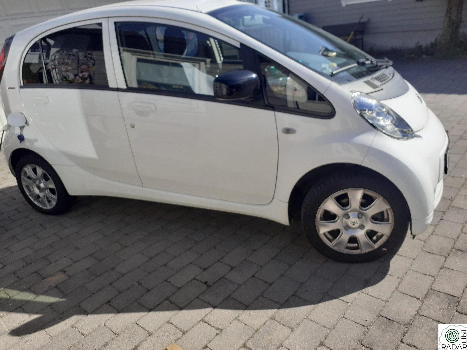 PEUGEOT iOn
