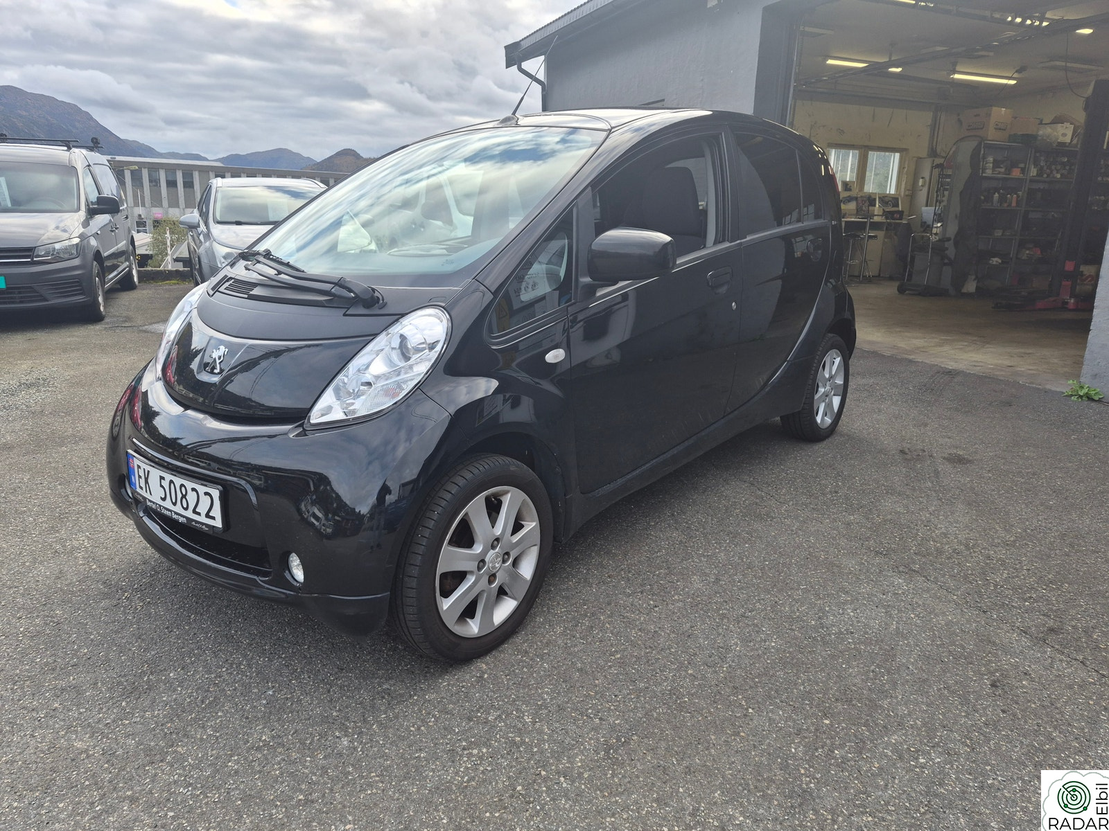 PEUGEOT iOn Eu til Feb 2028-LAV km-8 gode hjul-s hefte-Aut-lanolin