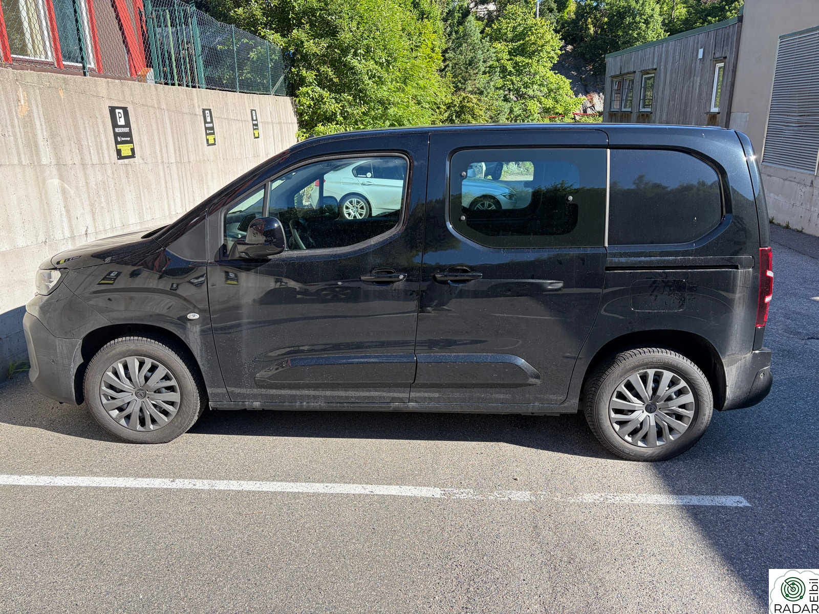 PEUGEOT e-Partner Pris kr 3800.- MYE KM; Mester 136hk 50 kWh L1 3s