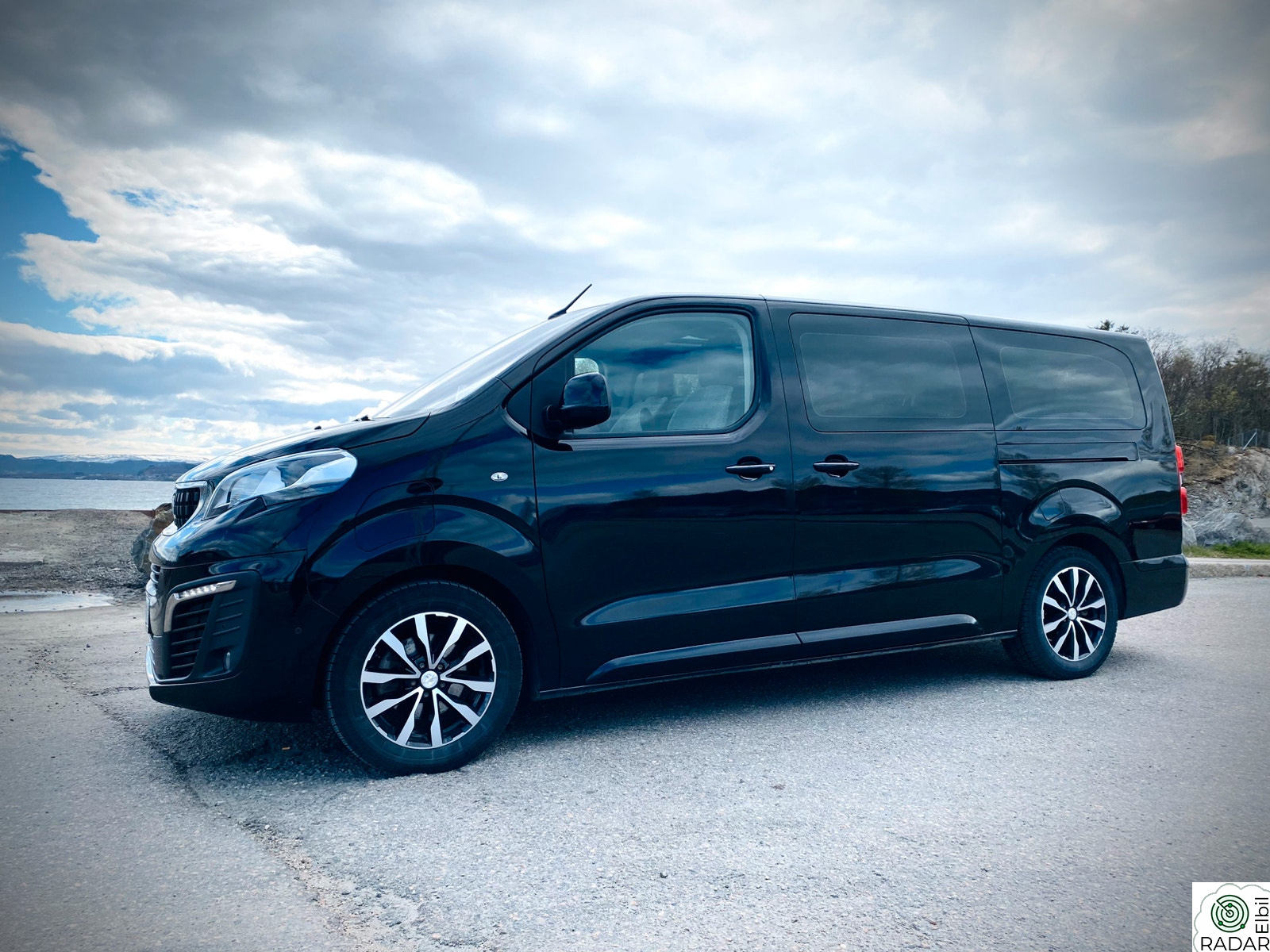PEUGEOT EXPERT TRAVELLER L3 Allure 75kWt