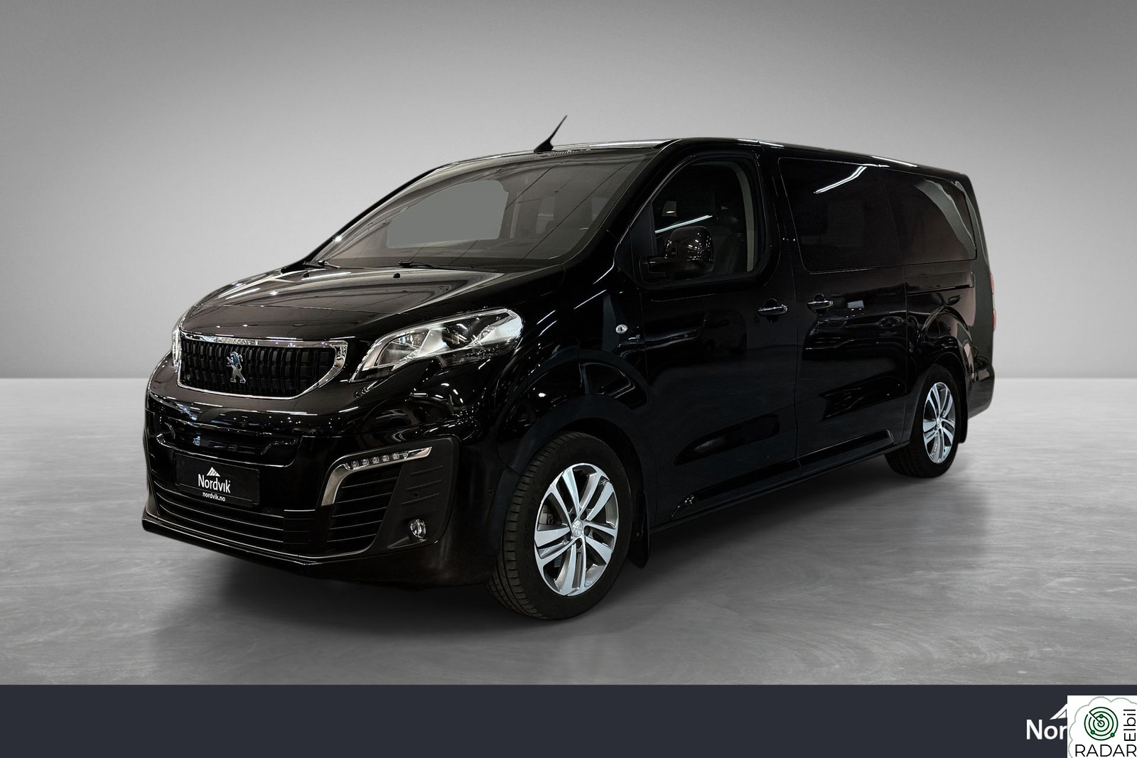 PEUGEOT EXPERT TRAVELLER 8 Seter/Lang/Krok/Høyt utstyrt/Meget romslig bil!