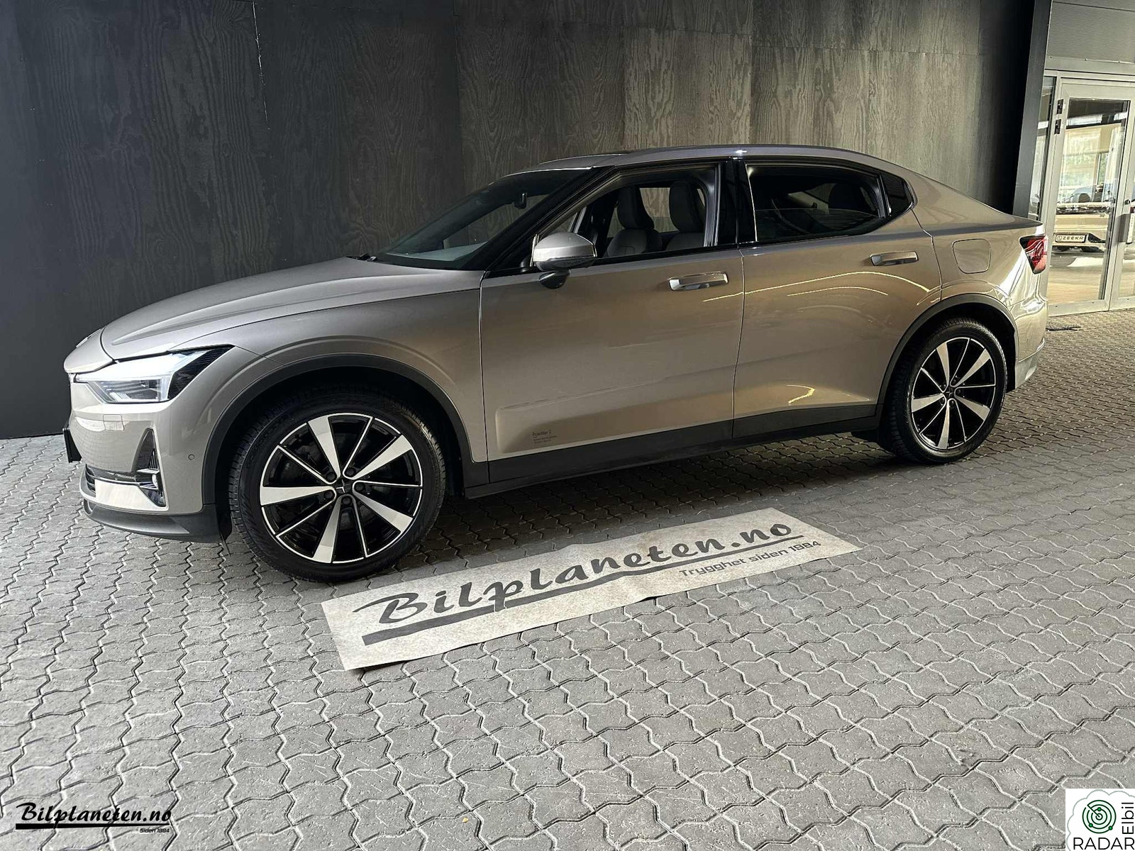 POLESTAR 2 Long Range Dual motor 78kWh 476HK Plus Pilot Hengerfest