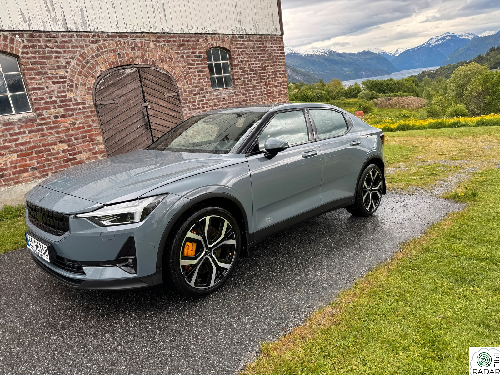 POLESTAR 2 Long Range Dual Motor Performance