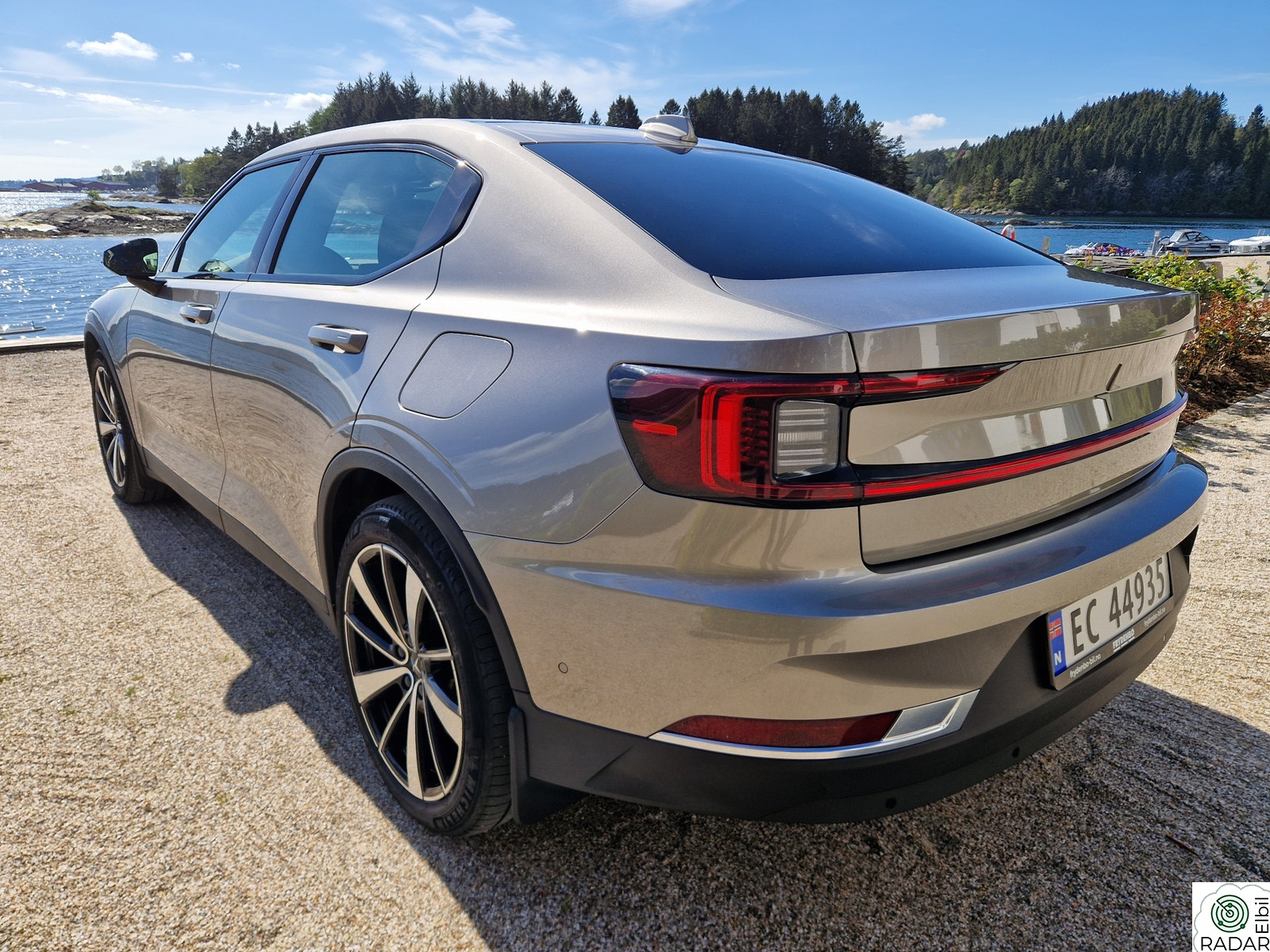 POLESTAR 2 LRDM (4x4/408 hk) pluss & pilot, pixellys, hengerf.