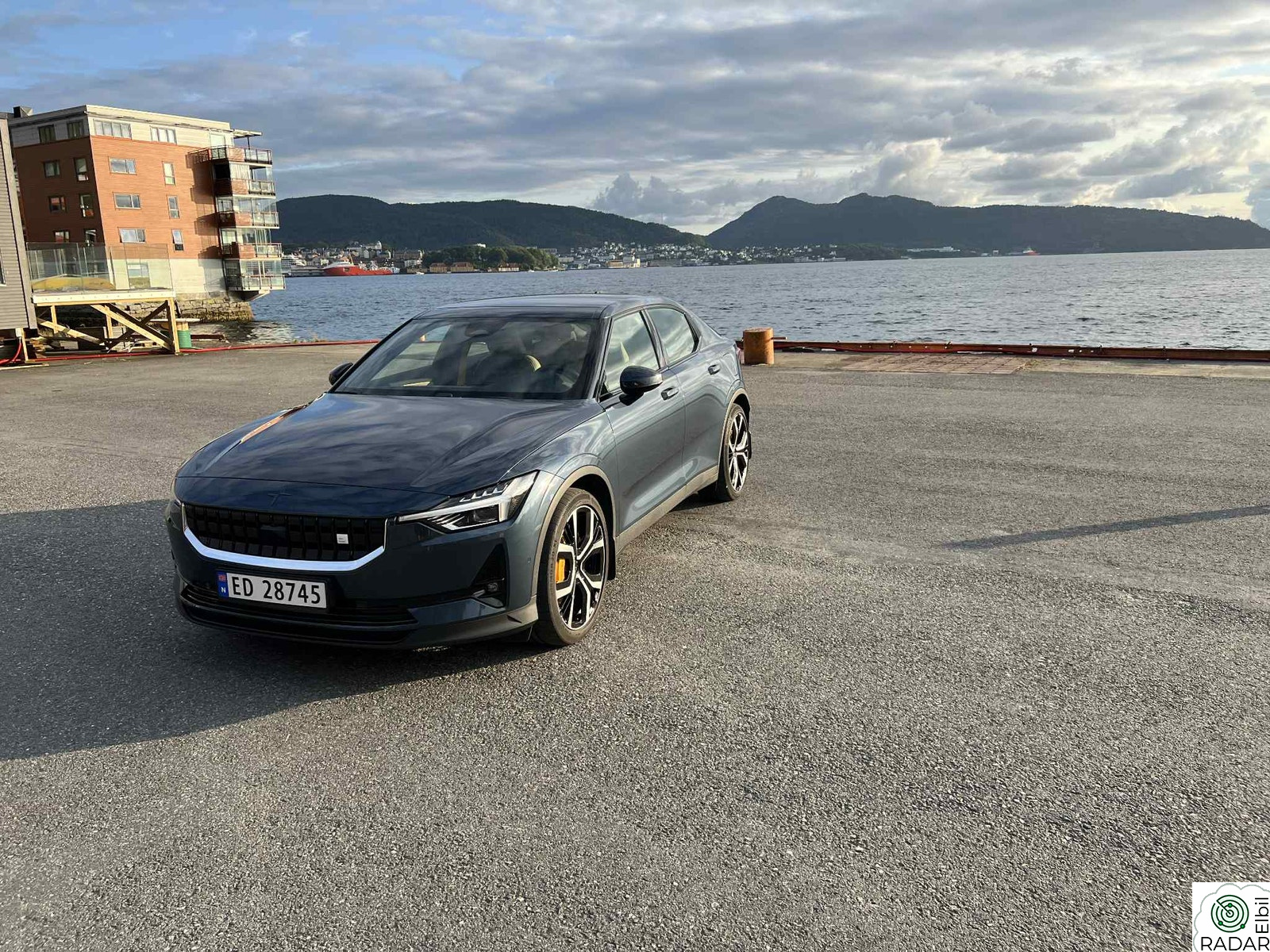 POLESTAR 2 Long Range Dual Motor Performance