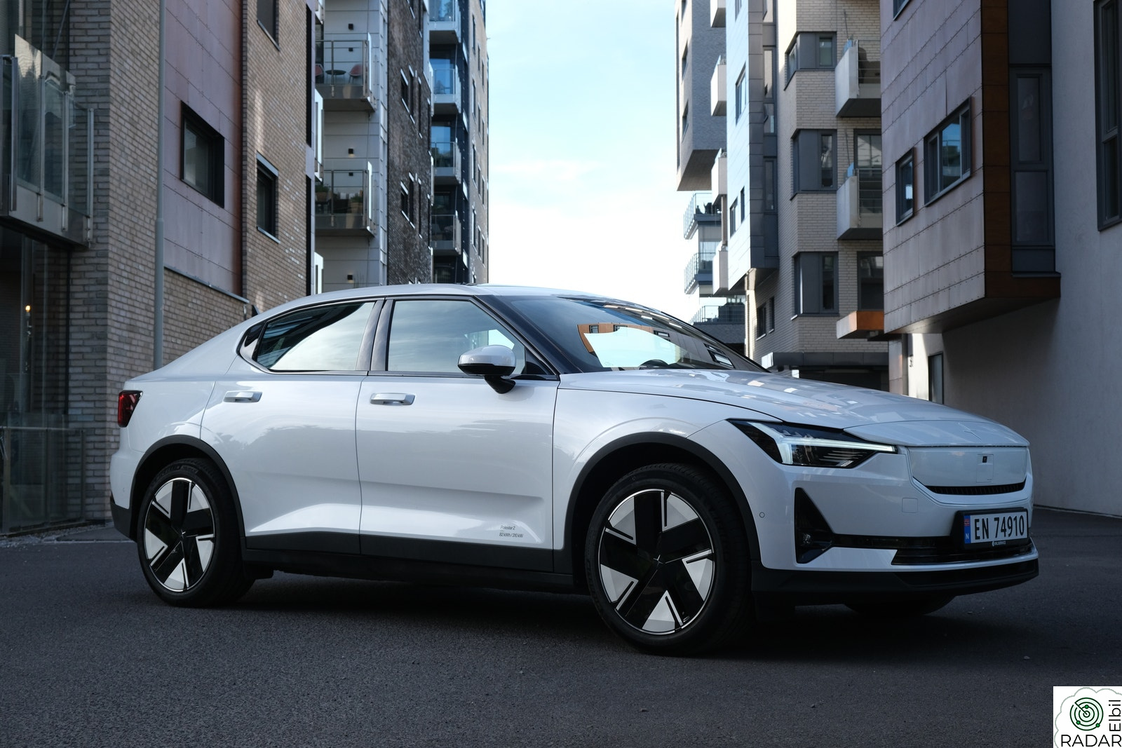 POLESTAR 2 LR Dual Motor/Plus/Pilot/Klima/Pano/360/H&K