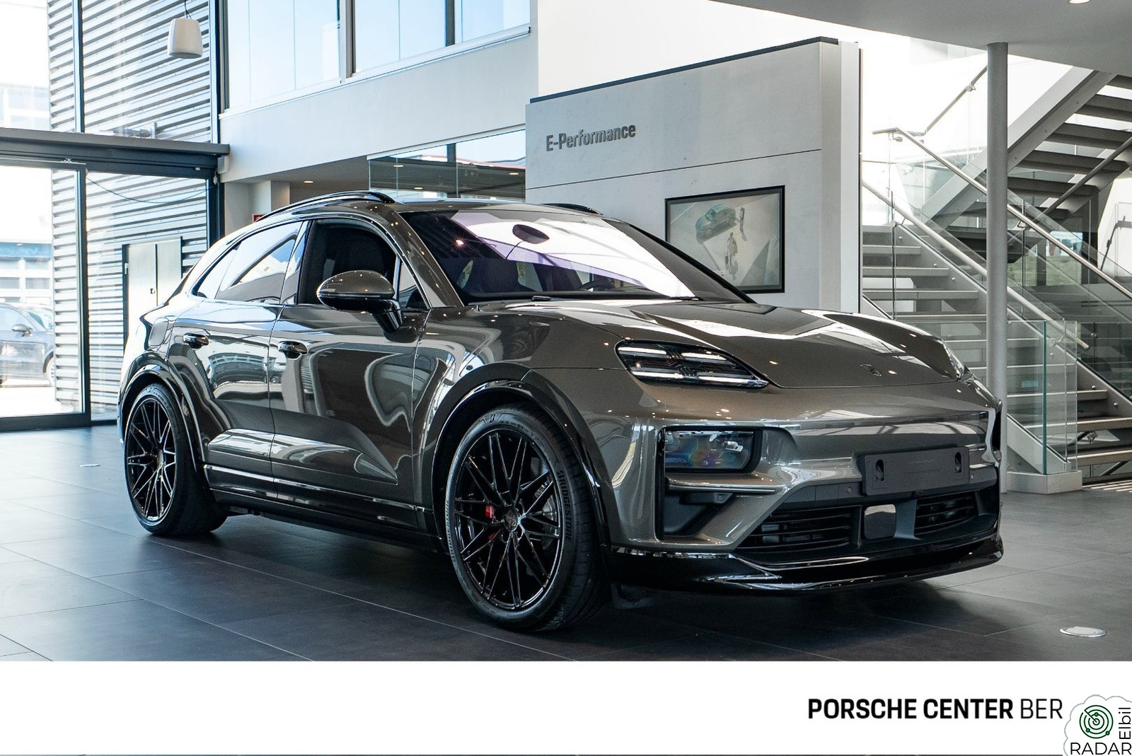 PORSCHE Macan Turbo Turbo/Burmester®/keyless/RearAxle St/Passenger Display