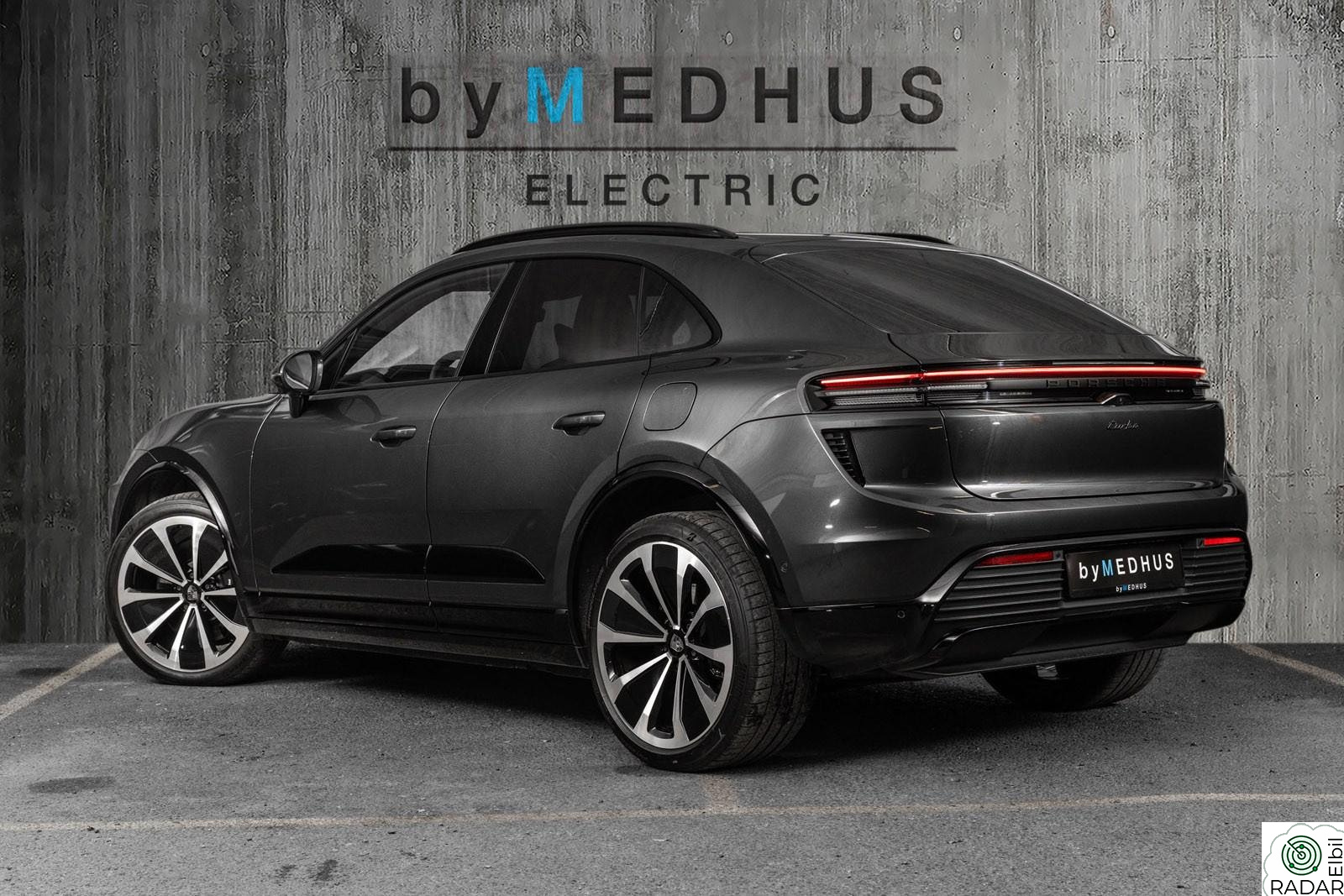 PORSCHE Macan Turbo Turbo 639hk - Burmester - R-Axle - HUD +++