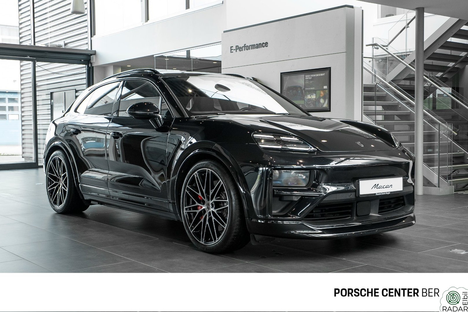 PORSCHE Macan Turbo Turbo / Burmester® / Keyless / Rear-Axle St / 22``