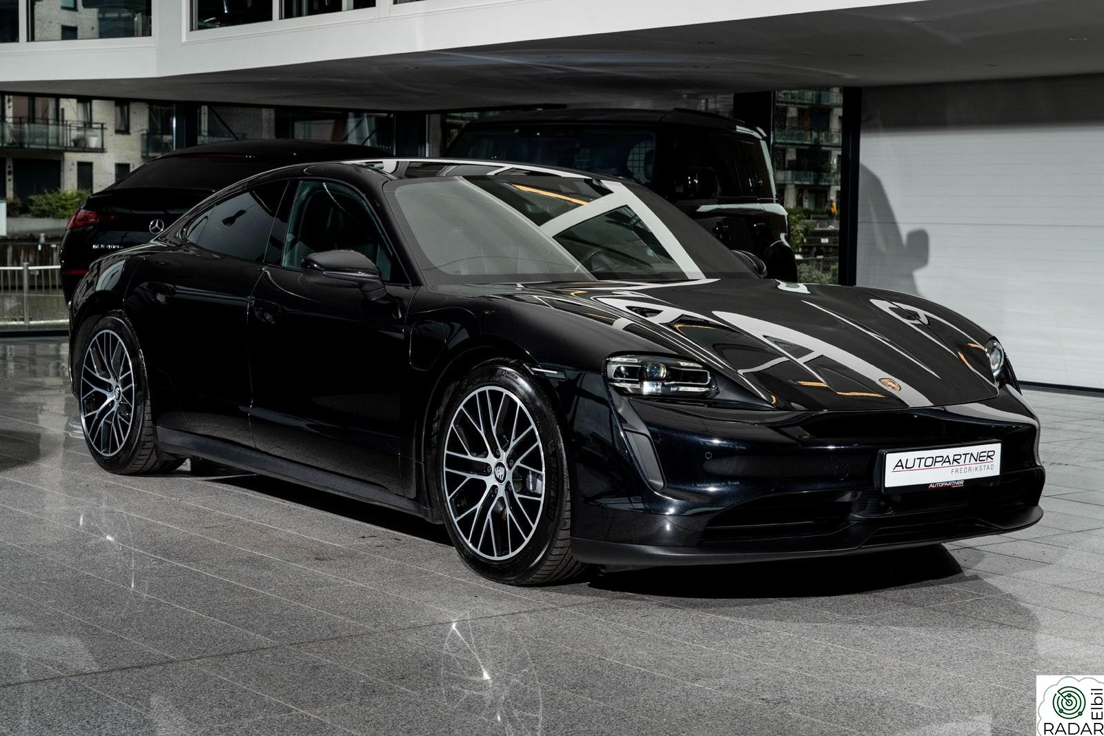 PORSCHE Taycan Perf Battery, 18-veis, Sport Chrono, BOSE, Adaptive-c++