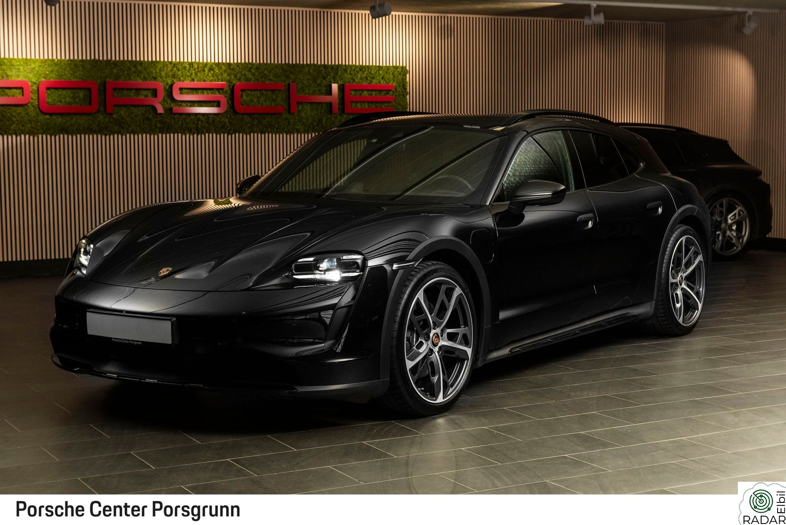 PORSCHE Taycan 4 Pano/21"/Sport-chrono/BOSE/ACC/18-vei/+++