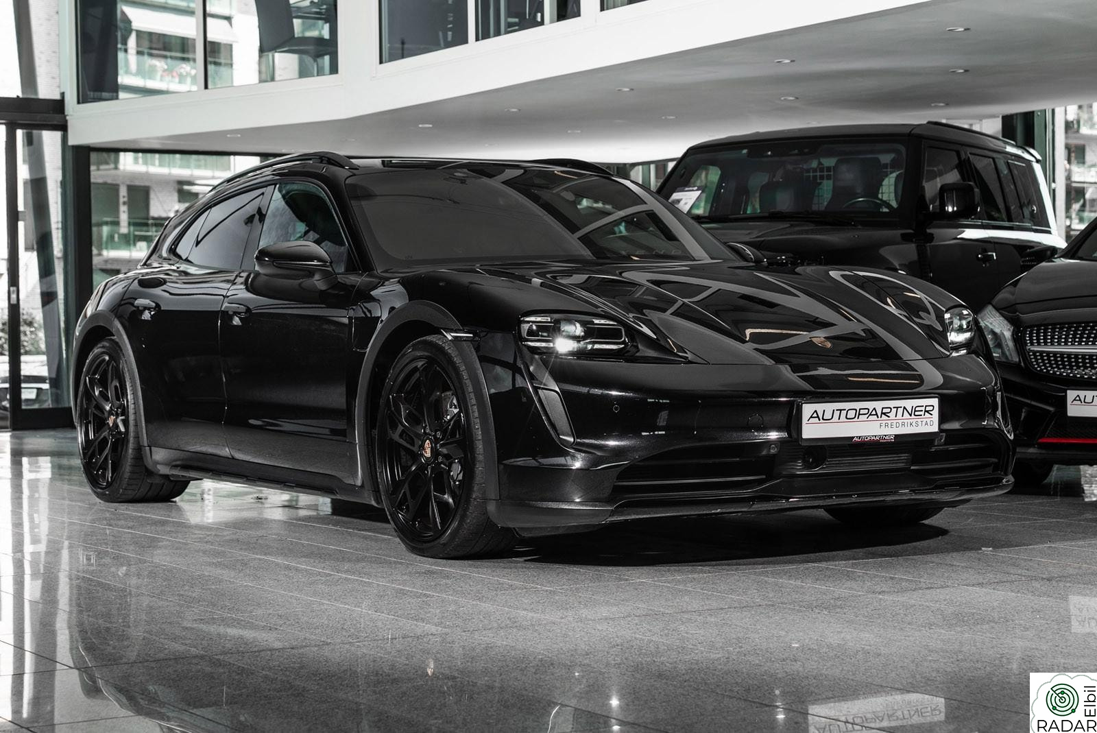 PORSCHE Taycan 4 Adaptive cruise, Sport Chrono, Sport sound, 21"++