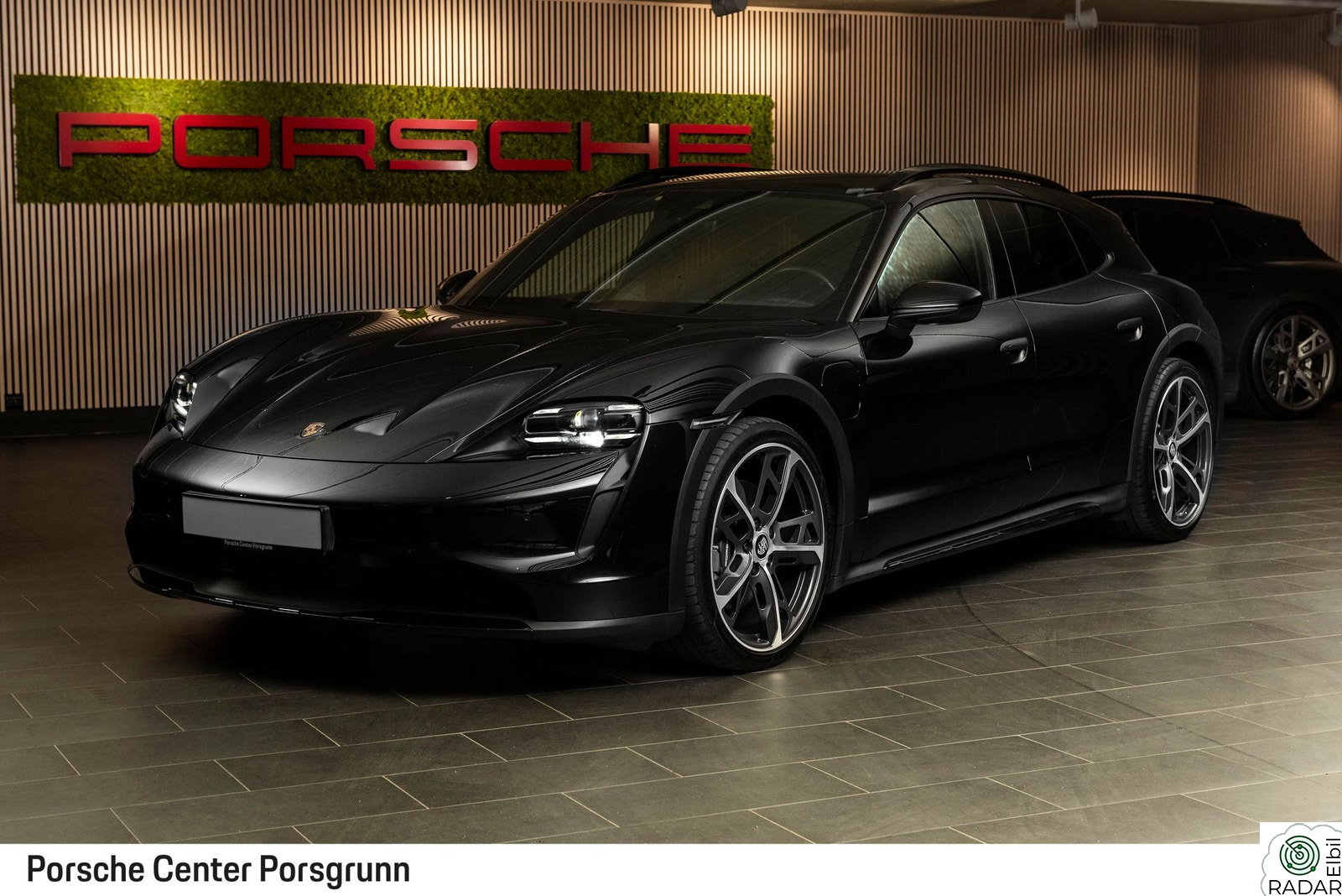 PORSCHE Taycan 4 Pano/21"/Sport-chrono/BOSE/ACC/18-vei/+++