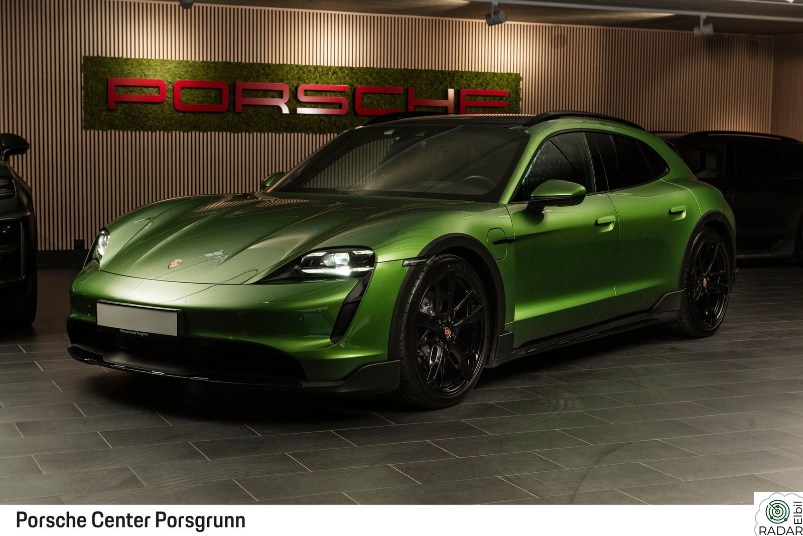 PORSCHE Taycan 4 HUD/BOSE/Pano/Rear-axel/Passkjerm/Sport-chrono/+++