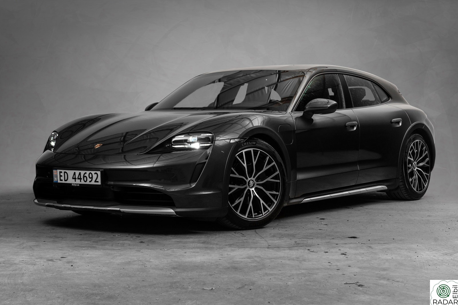 PORSCHE Taycan 4 4 476HK HUD/ACC/CHRONO/PASM/V.PUMPE/R.KAM/CARPLAY/20"!